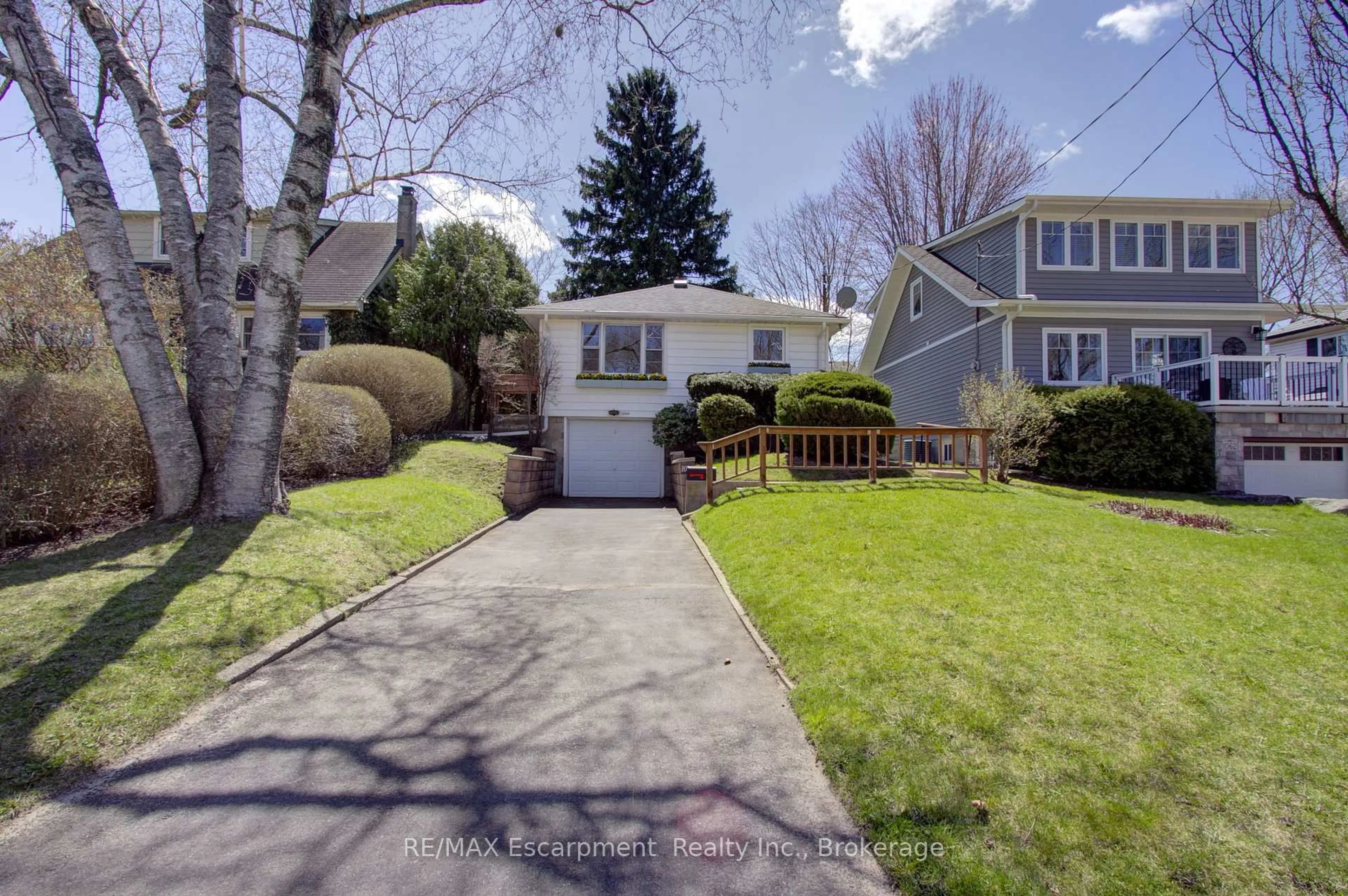 Unknown for 1060 Brook View Ave, Burlington Ontario L7T 1V6