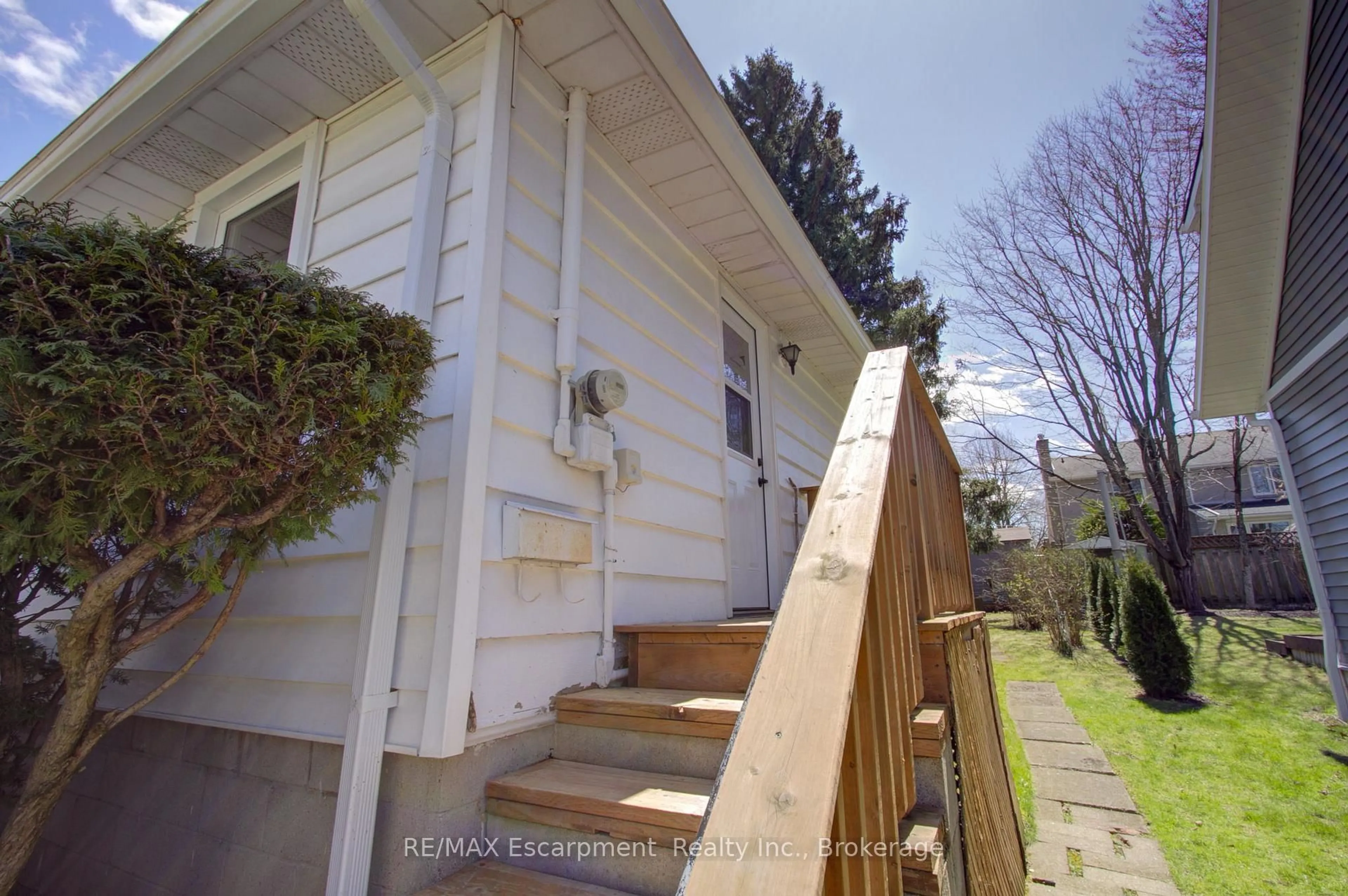 Unknown for 1060 Brook View Ave, Burlington Ontario L7T 1V6