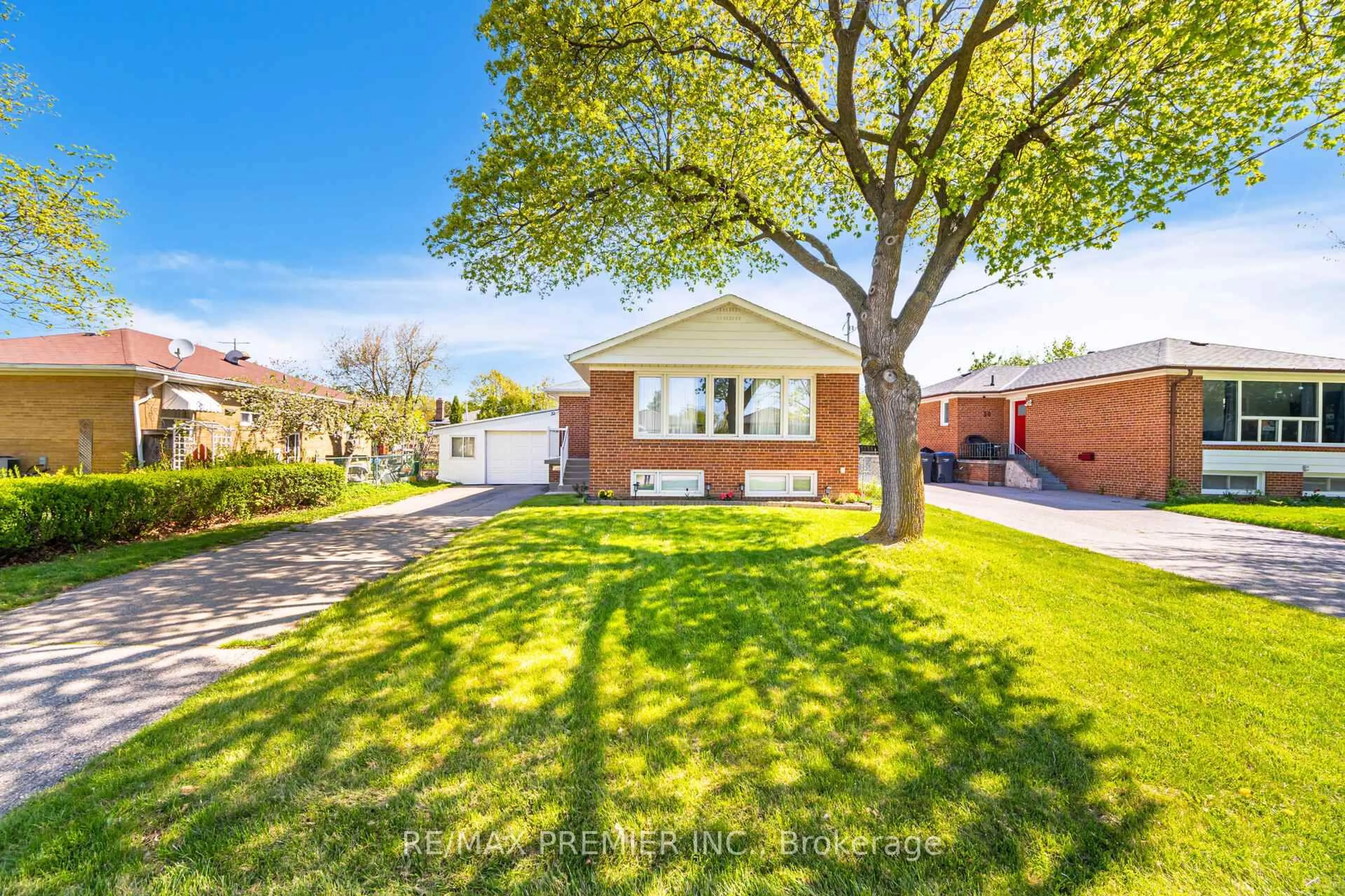 Home with brick exterior material, street for 32 Edgemont Dr, Brampton Ontario L6V 1L1
