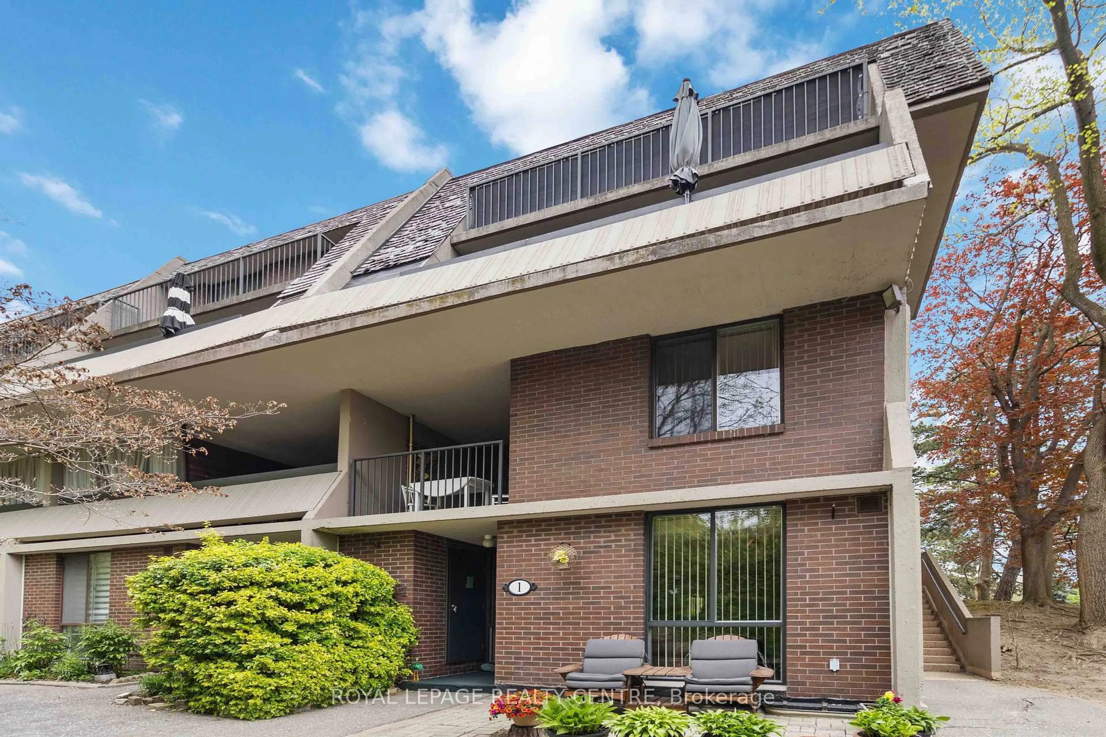 Unknown for 1330 Mississauga Valley Blvd #1, Mississauga Ontario L5A 3T1