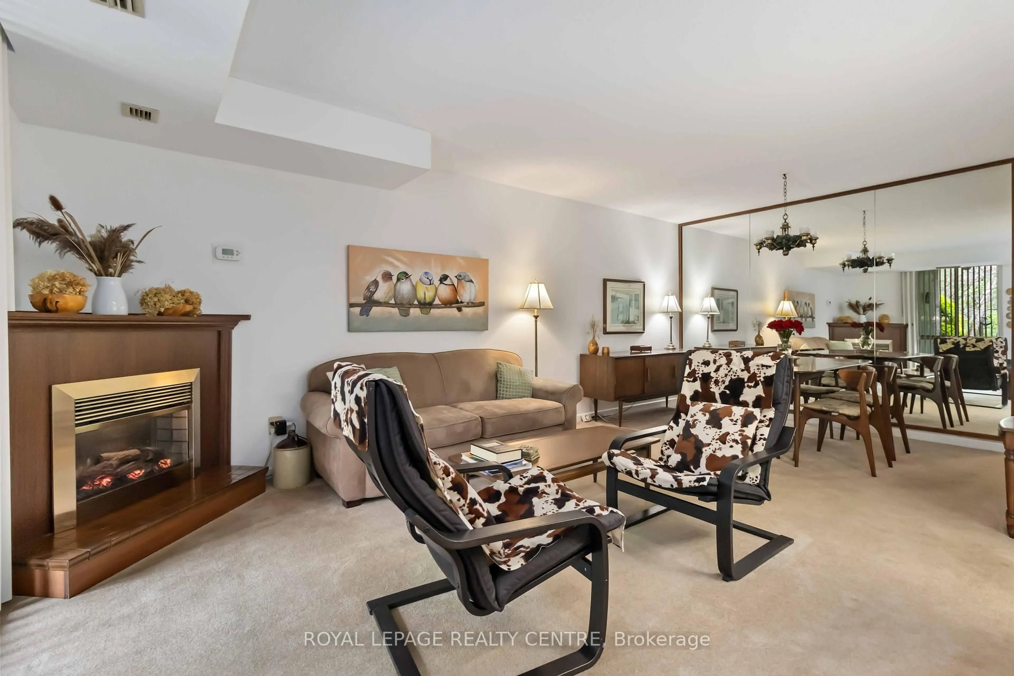 Living room with furniture, unknown for 1330 Mississauga Valley Blvd #1, Mississauga Ontario L5A 3T1