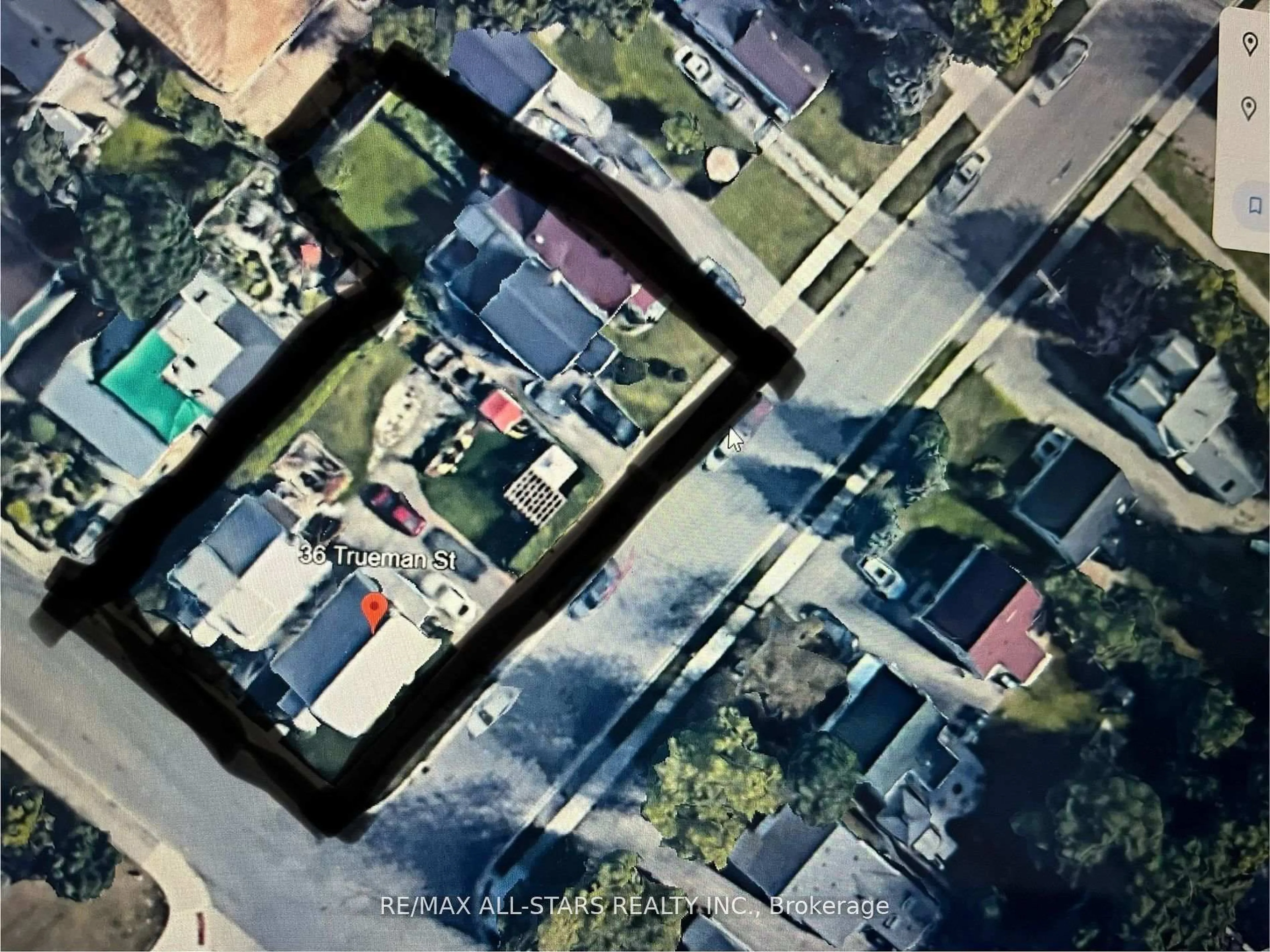 A pic from outside/outdoor area/front of a property/back of a property/a pic from drone, street for 36 Trueman St, Brampton Ontario L6W 3B3