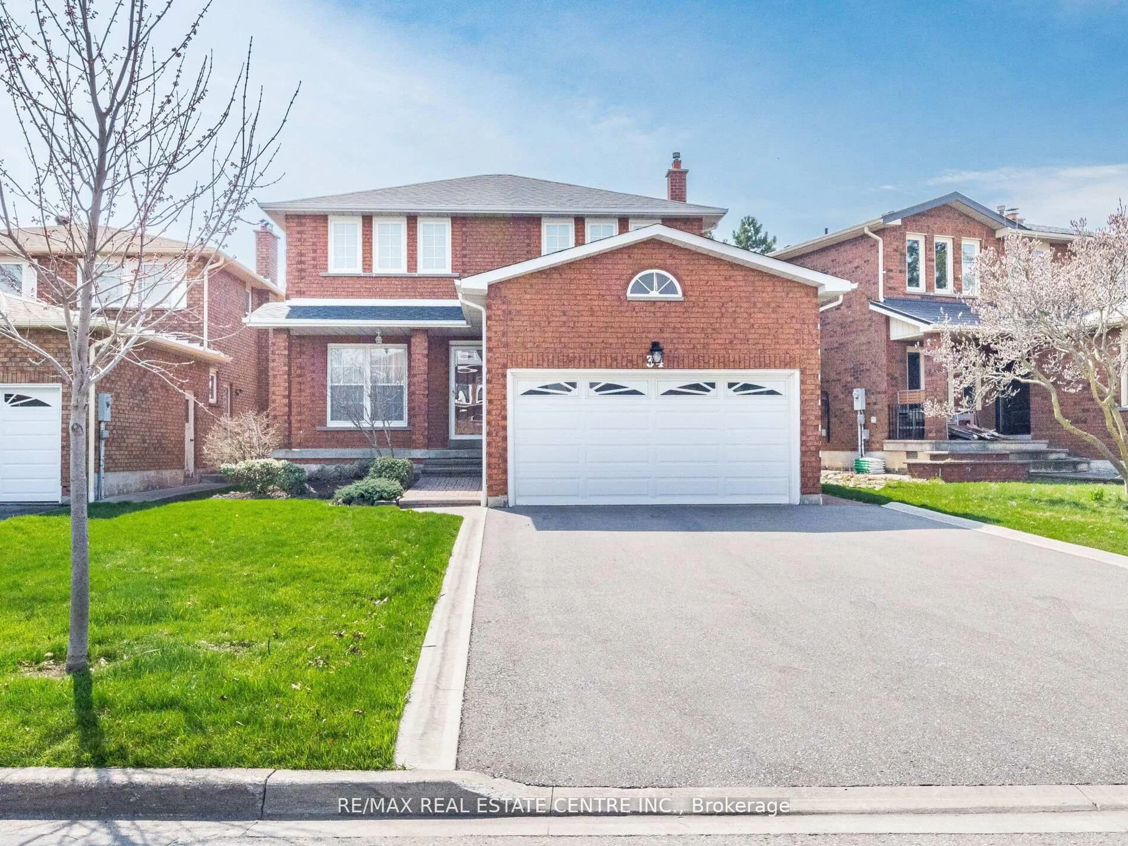 Home with brick exterior material, street for 34 Inverary Dr, Brampton Ontario L6W 3Y5
