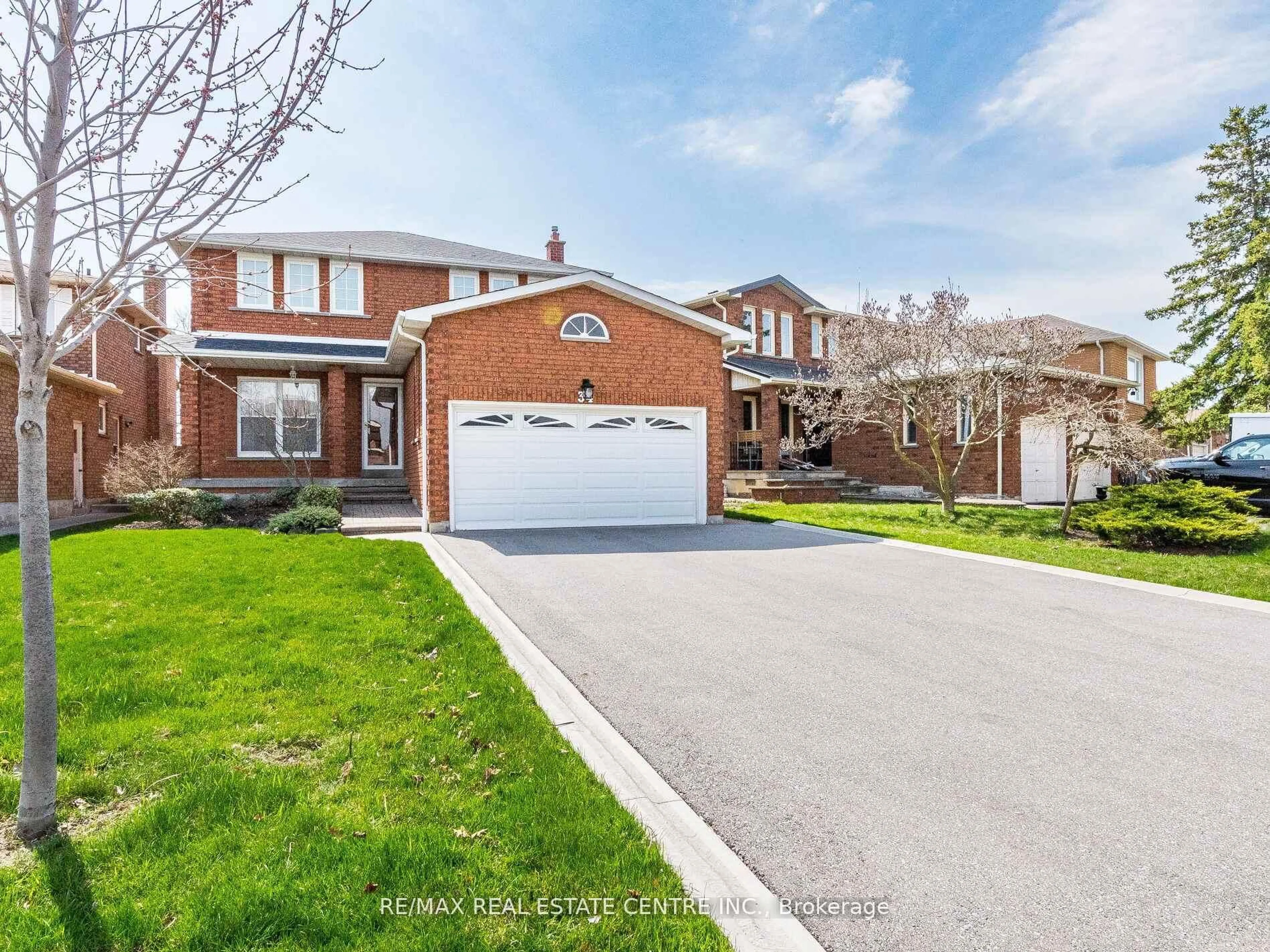 Home with brick exterior material, street for 34 Inverary Dr, Brampton Ontario L6W 3Y5