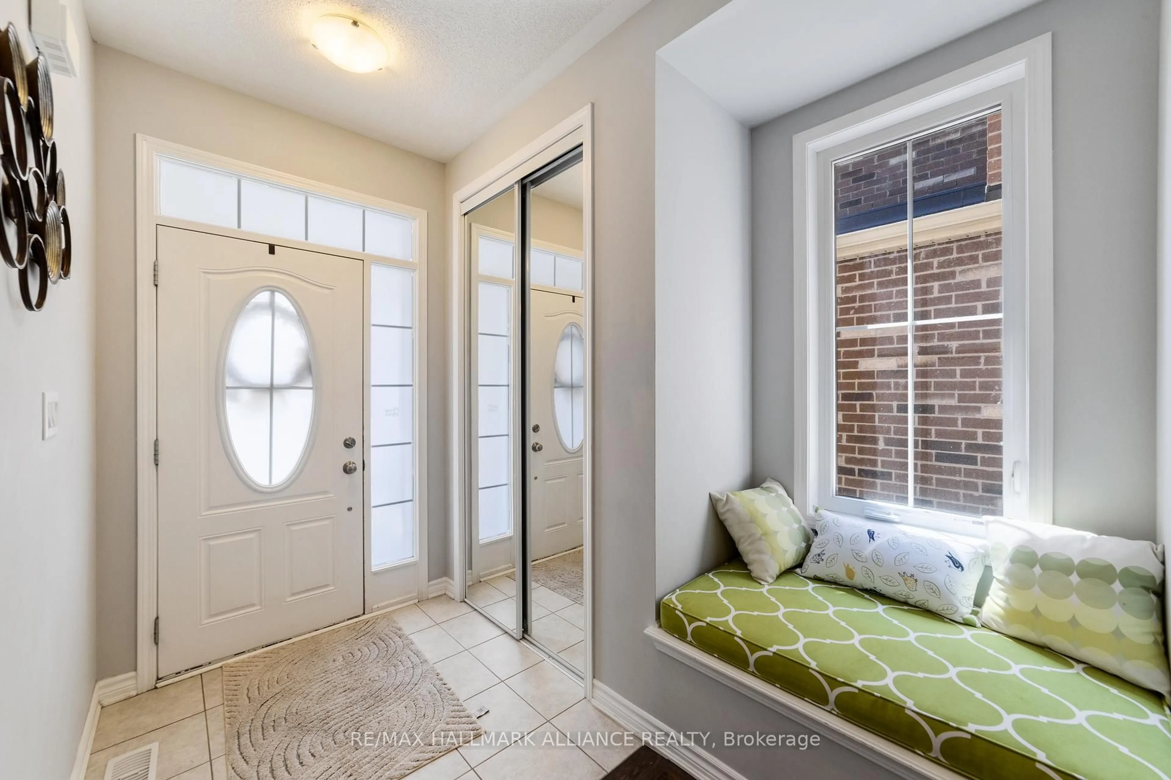 Indoor entryway for 569 Langholm St, Milton Ontario L9T 9A1