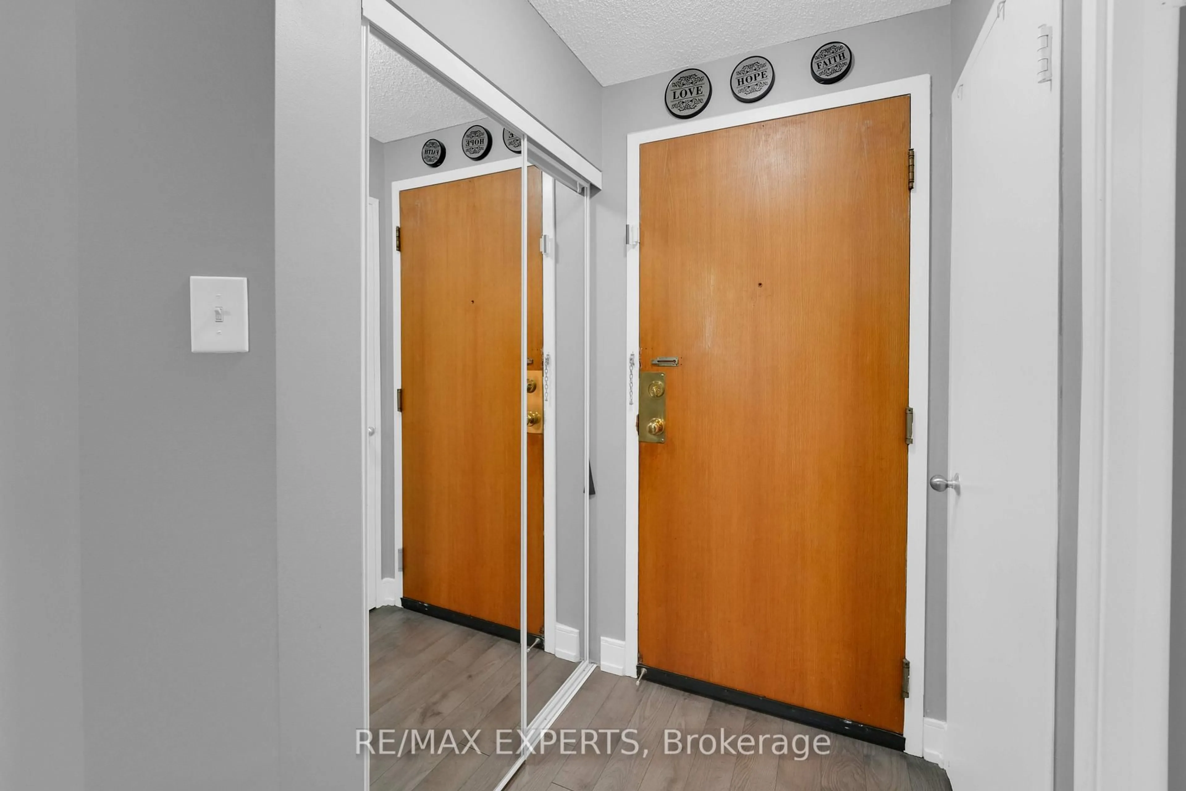 Indoor entryway for 61 Markbrook Lane #404, Toronto Ontario M9V 5E7