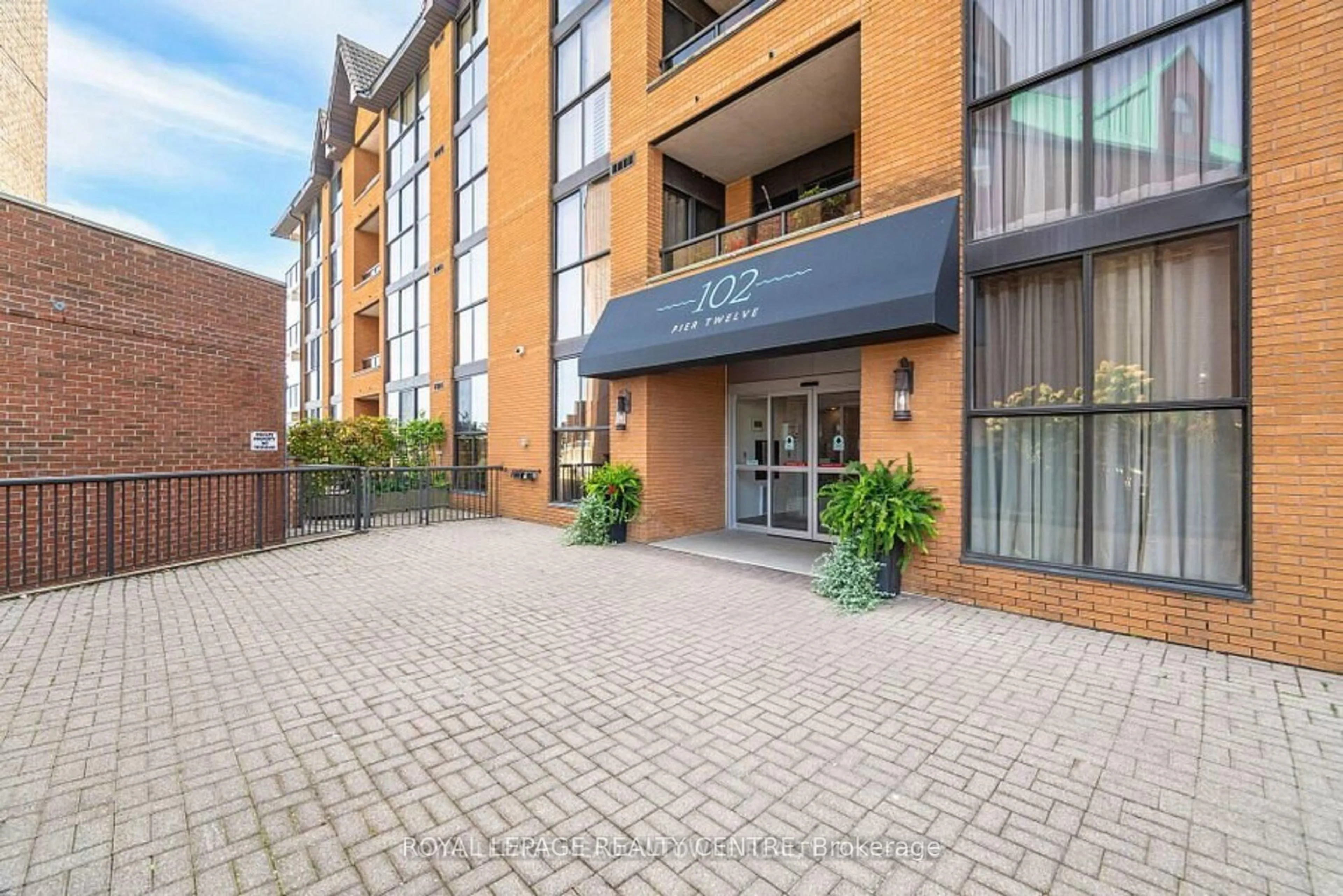 Unknown for 102 Bronte Rd #416, Oakville Ontario L6L 6J5