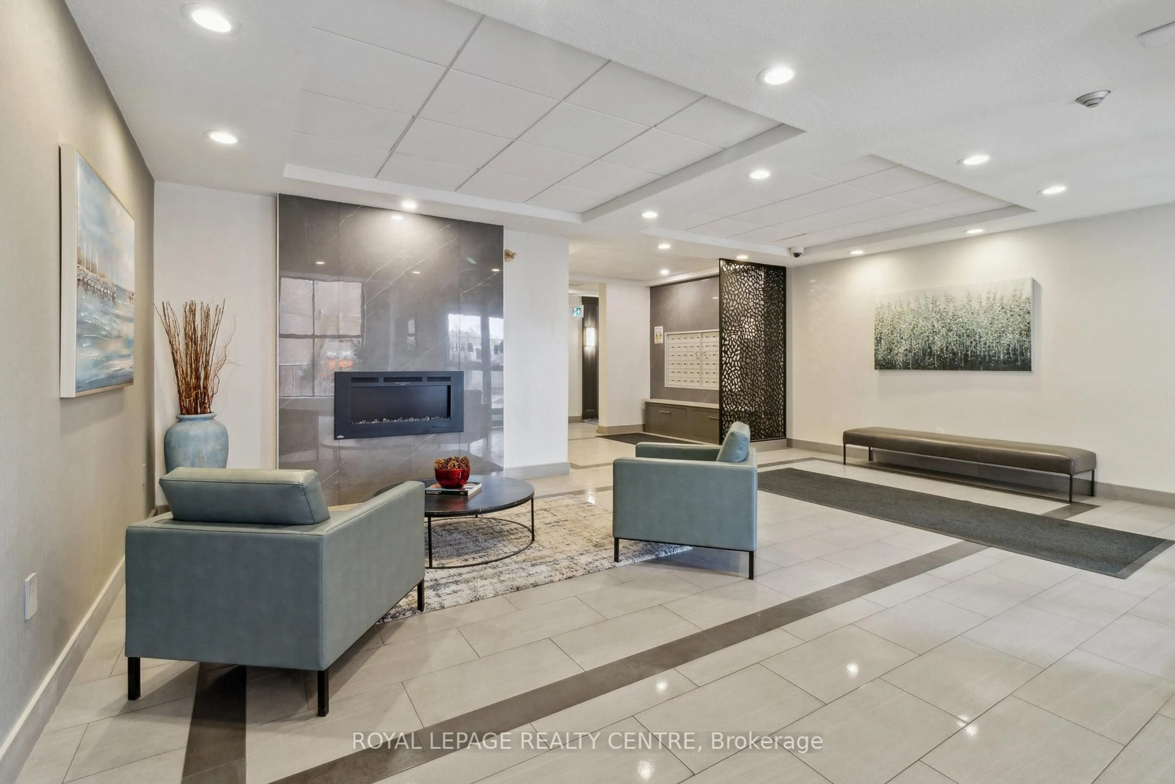 Lobby for 102 Bronte Rd #416, Oakville Ontario L6L 6J5