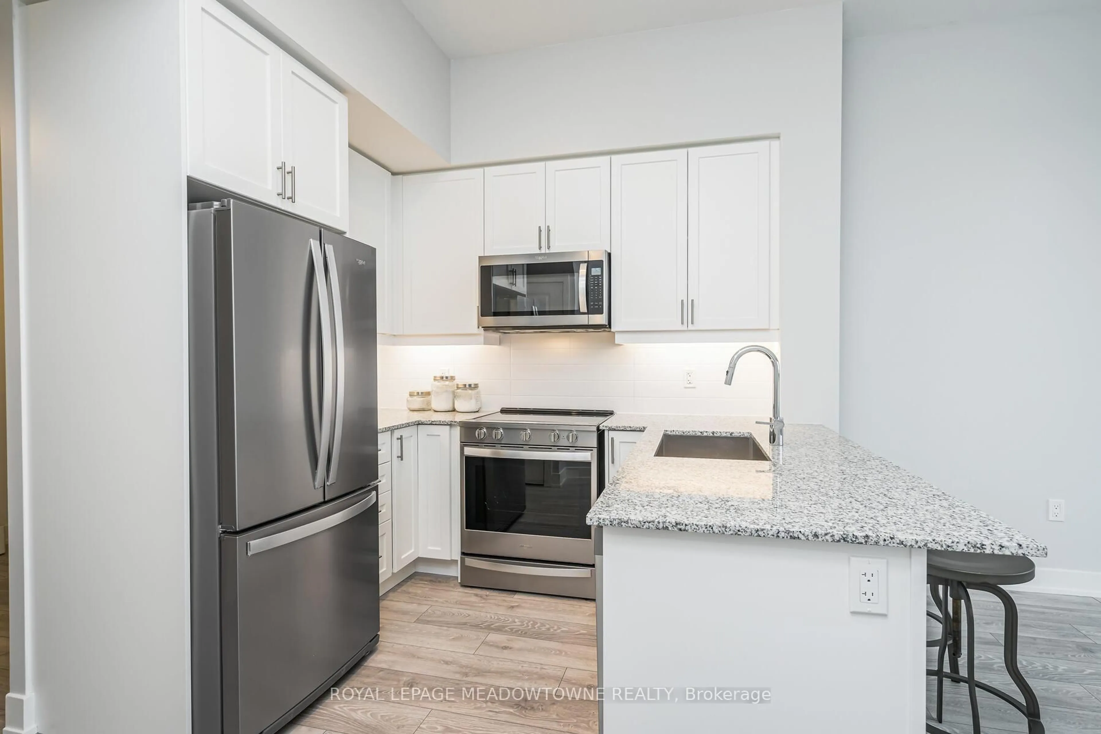 Standard kitchen, unknown for 1050 Main St #617, Milton Ontario L9T 9M3