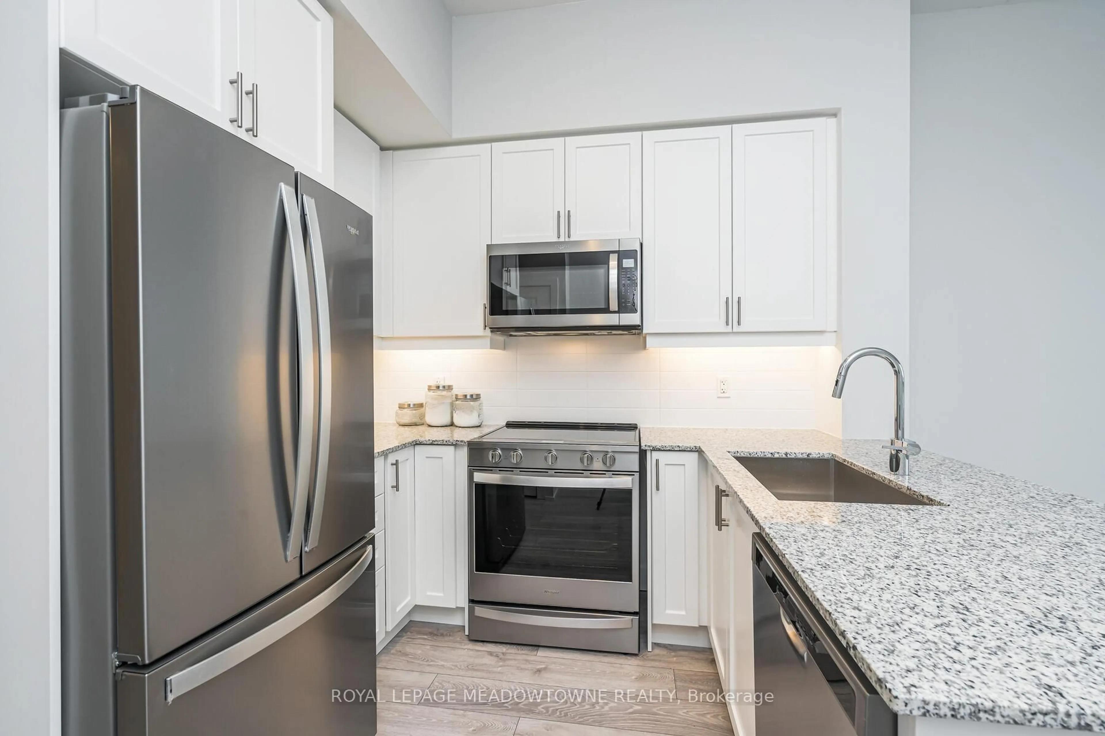 Standard kitchen, ceramic/tile floor for 1050 Main St #617, Milton Ontario L9T 9M3