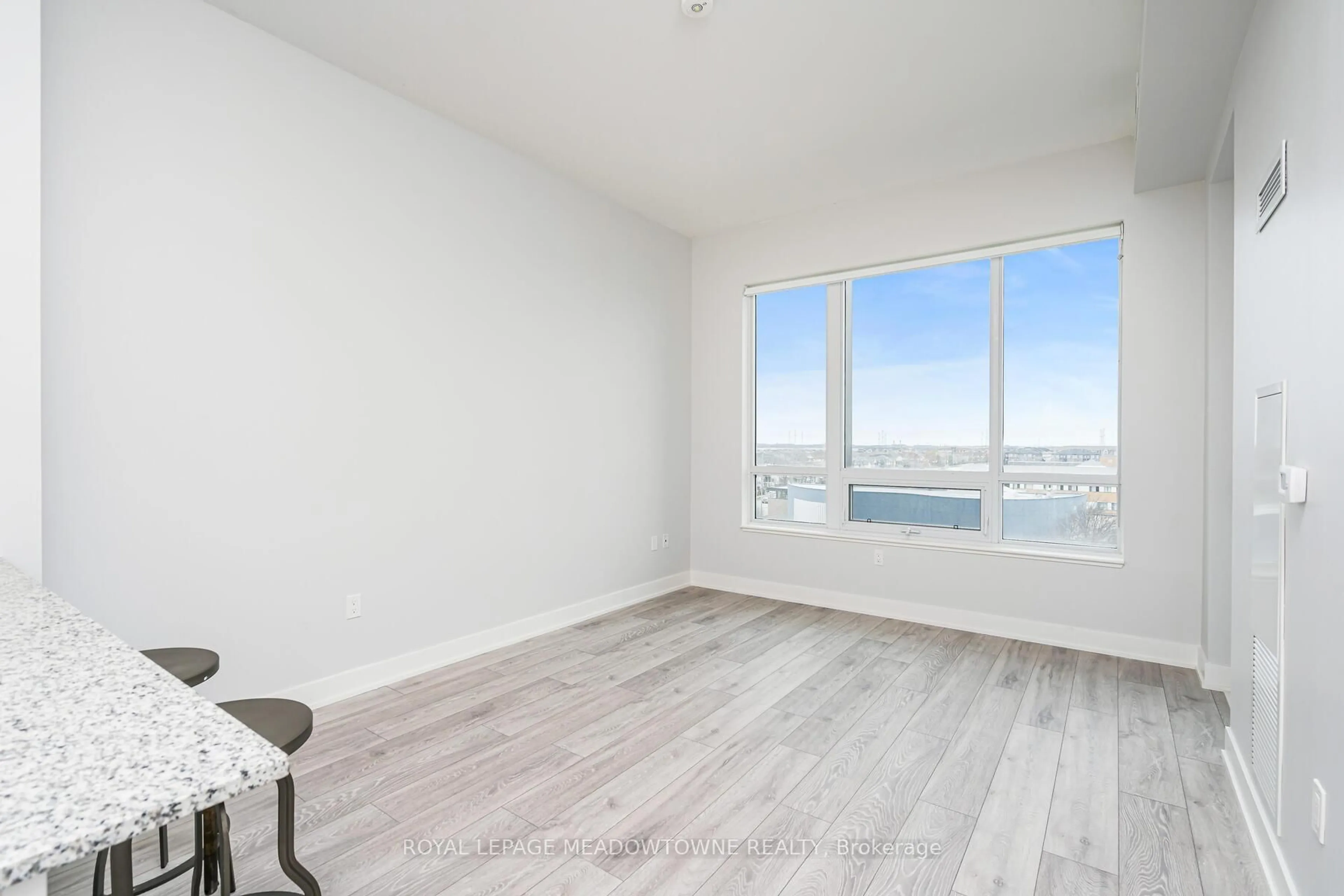 A pic of a room for 1050 Main St #617, Milton Ontario L9T 9M3
