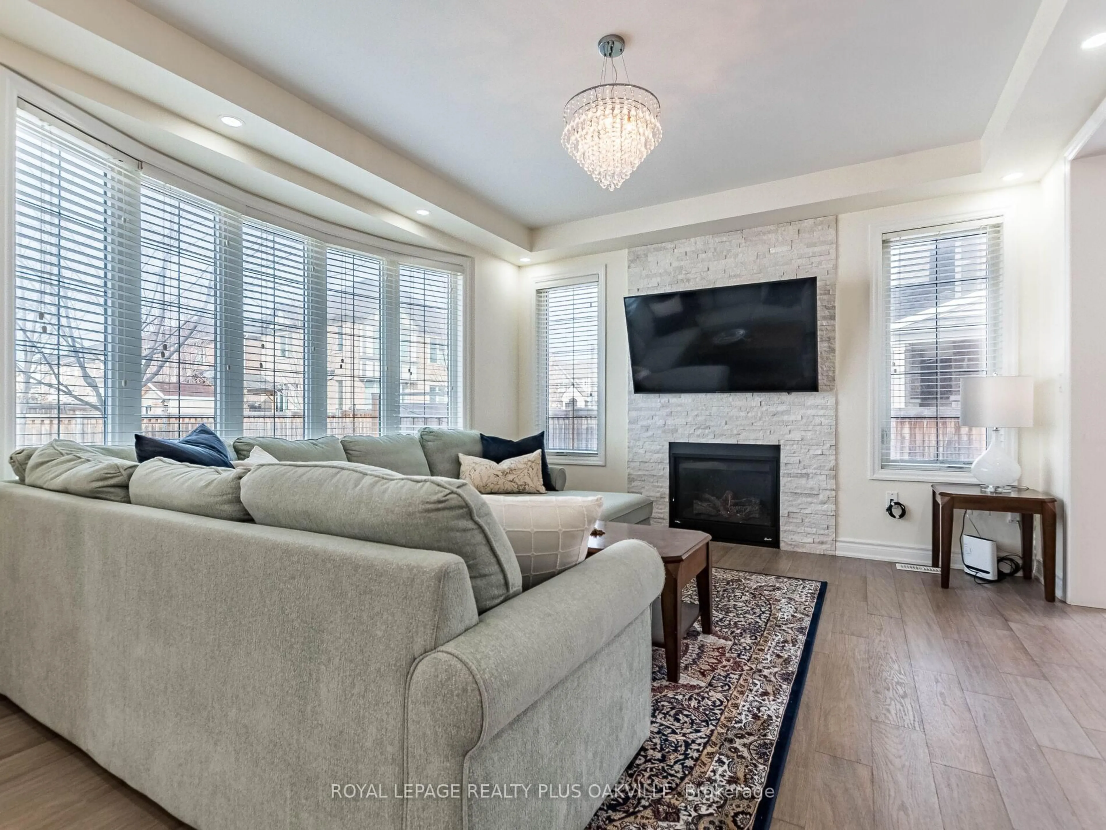 Living room with furniture, unknown for 364 Wisteria Way, Oakville Ontario L6M 0N3