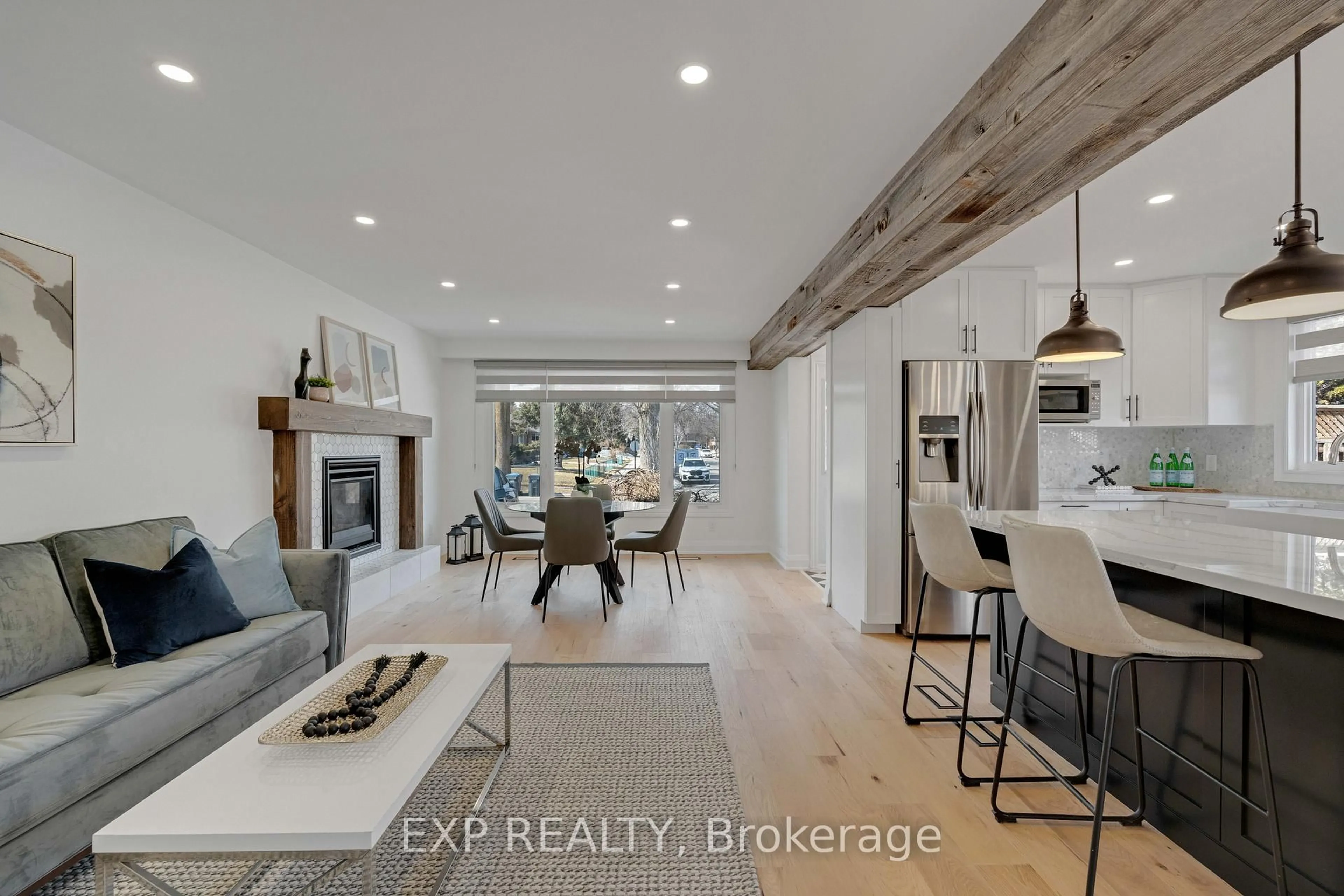 Open concept kitchen, wood/laminate floor for 1575 Lewisham Dr, Mississauga Ontario L5J 3R2