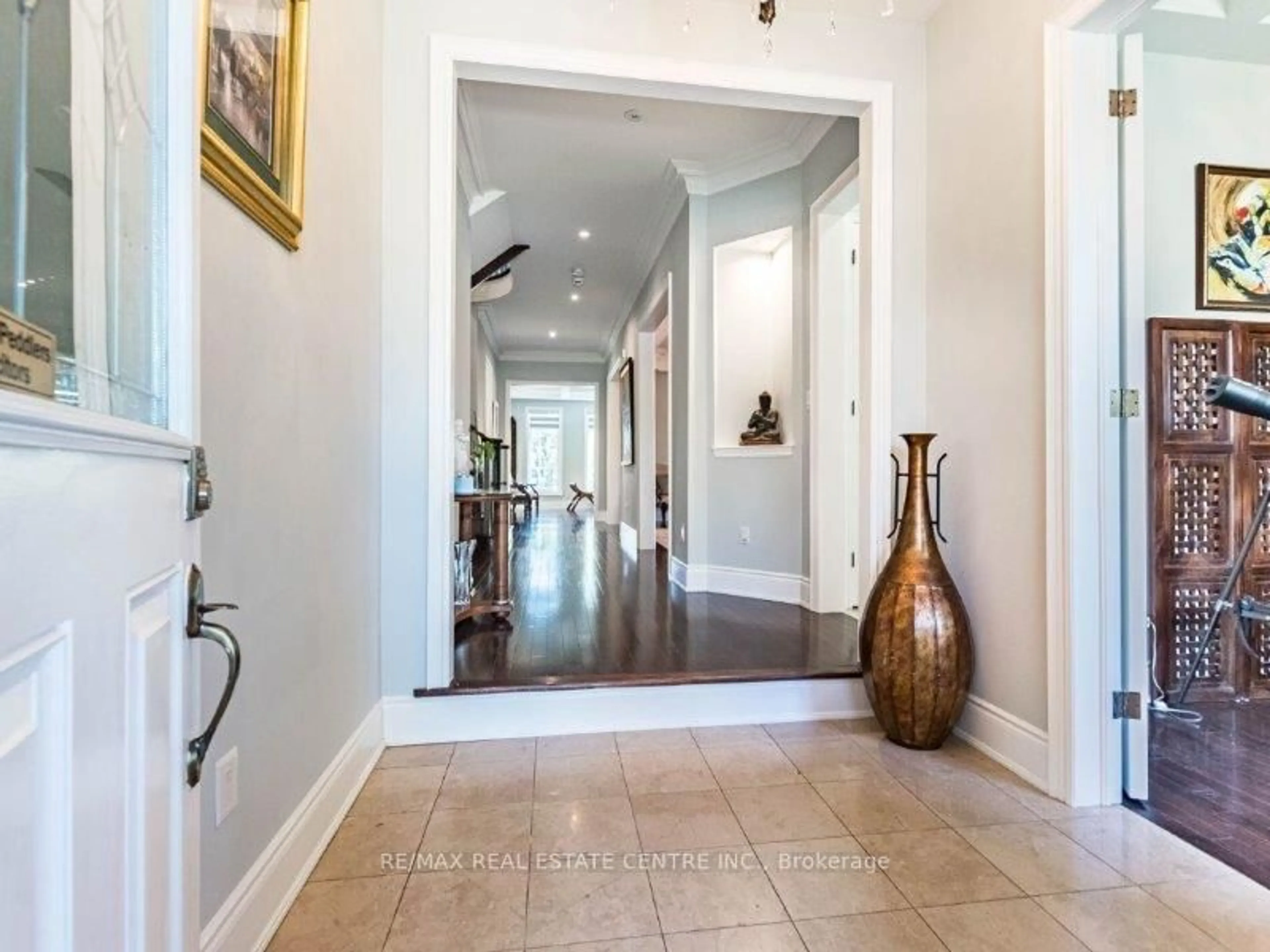 Indoor entryway for 2117 Blackforest Cres, Oakville Ontario L6M 4T7