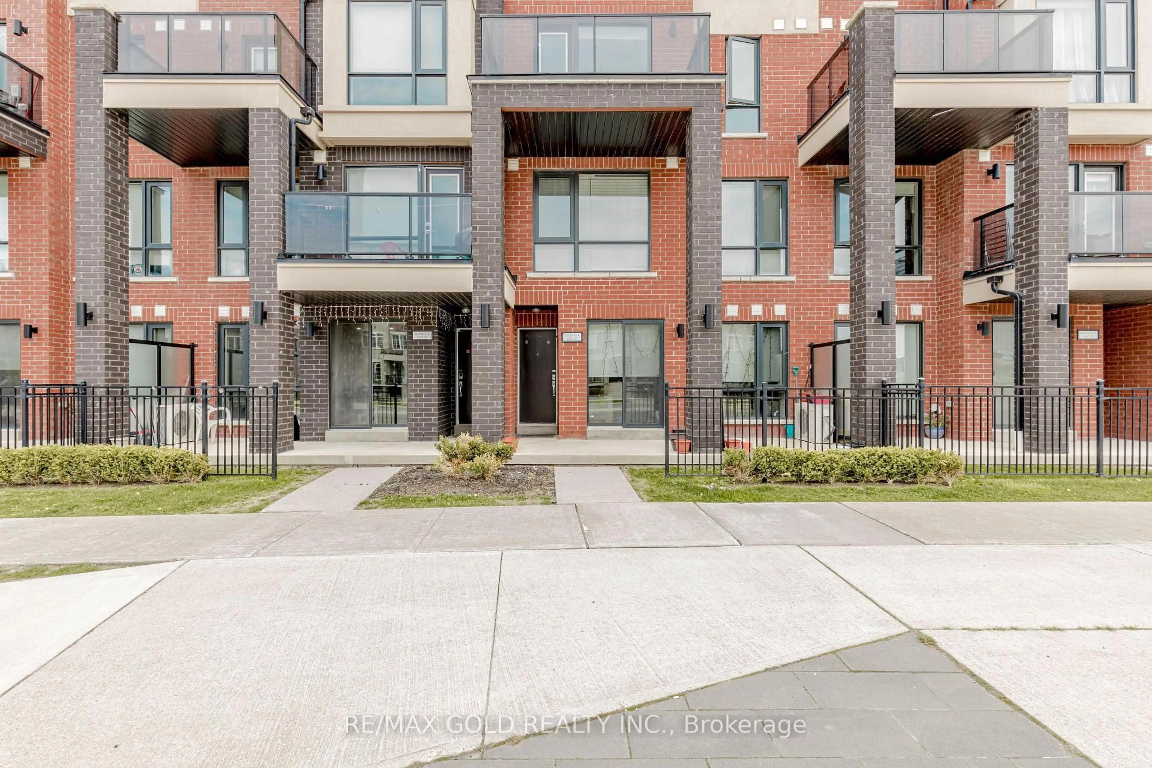 Patio, street for 100 Dufay Rd #29, Brampton Ontario L7A 4S3