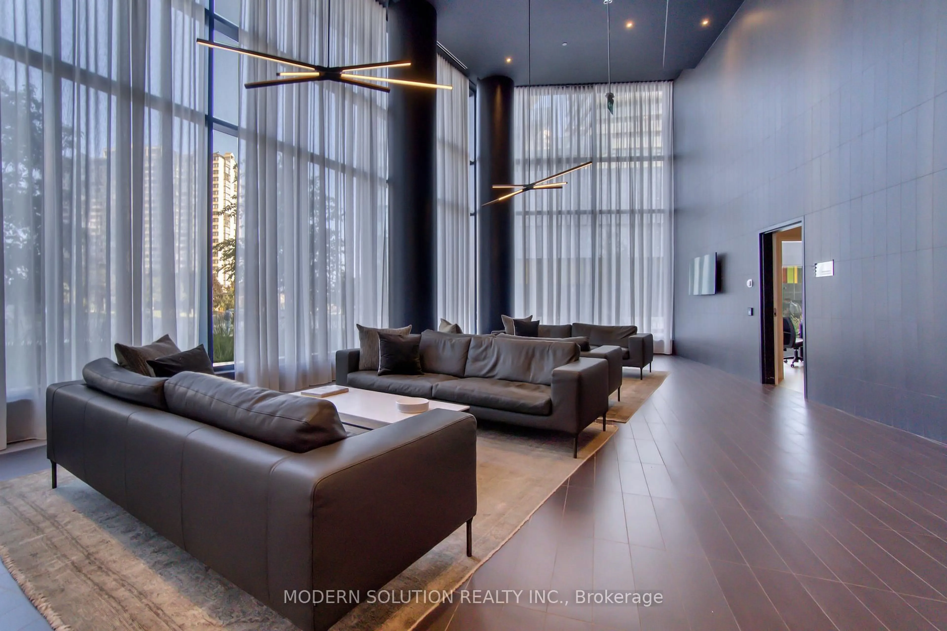 Indoor foyer for 3900 Confederation Pkwy #2709, Mississauga Ontario L5B 0M3