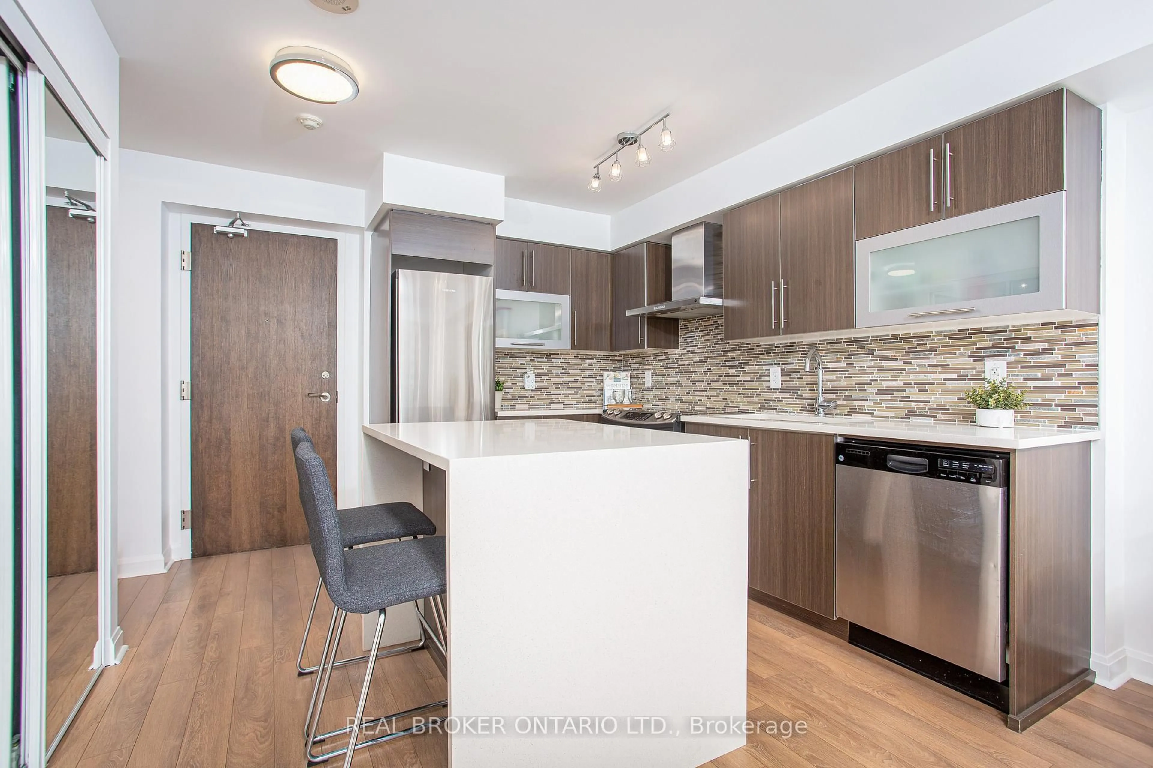 Open concept kitchen, wood/laminate floor for 1 Michael Power Pl #1603, Toronto Ontario M9A 0A1