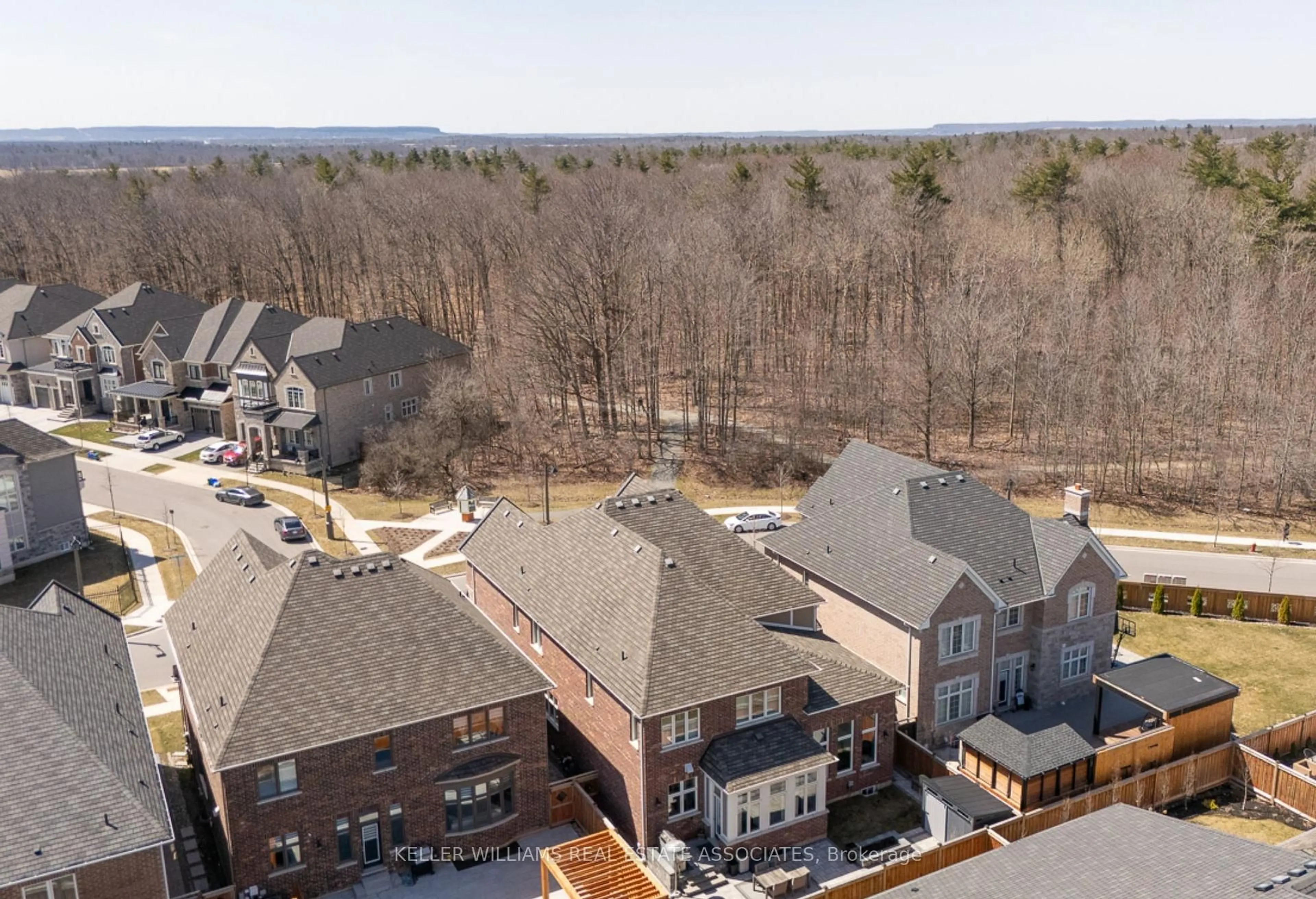 A pic from outside/outdoor area/front of a property/back of a property/a pic from drone, mountain view for 3313 George Savage Ave, Oakville Ontario L6M 5K5