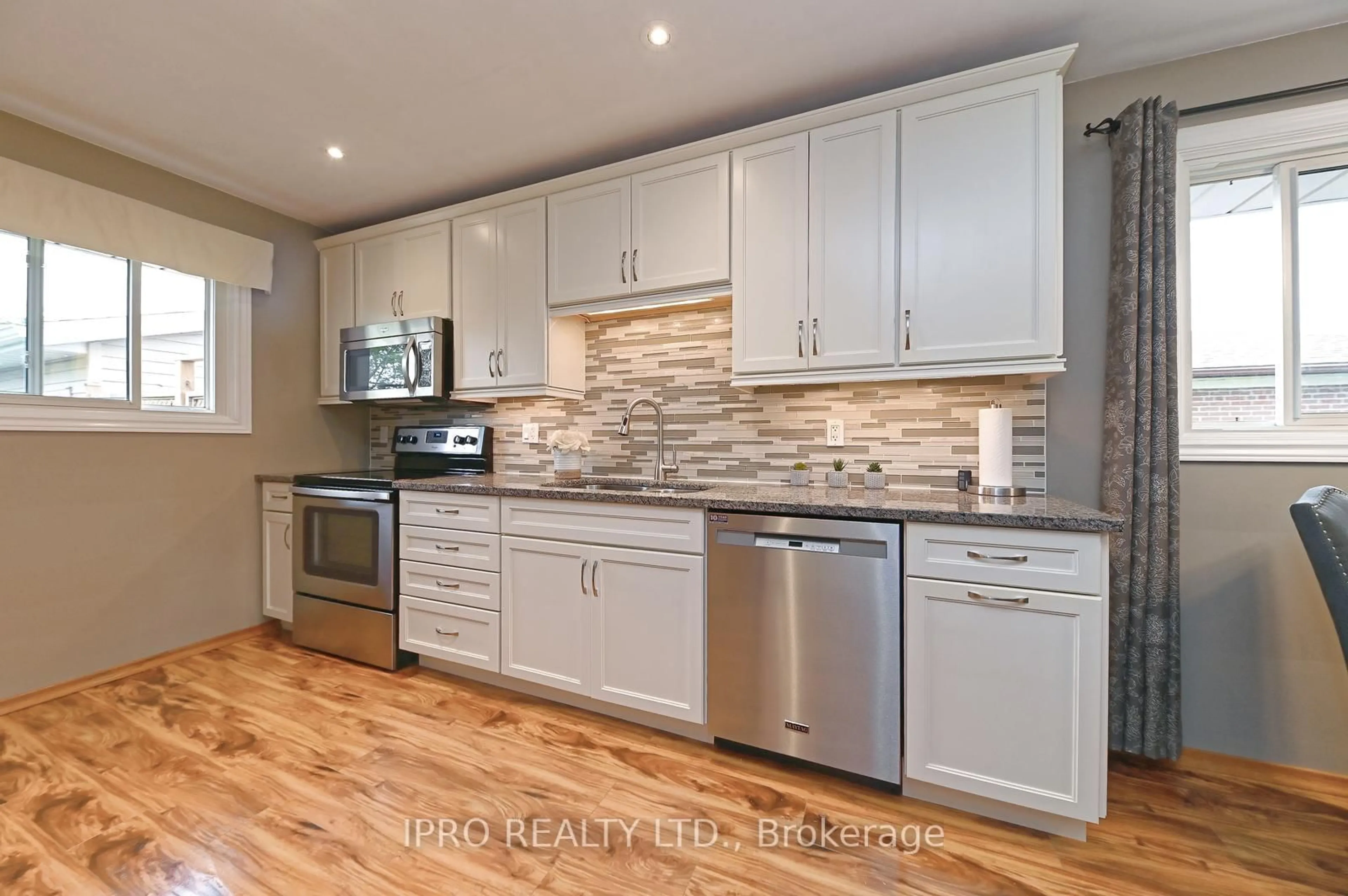 Open concept kitchen, wood/laminate floor for 44 Moultrey Cres, Halton Hills Ontario L7G 4N5