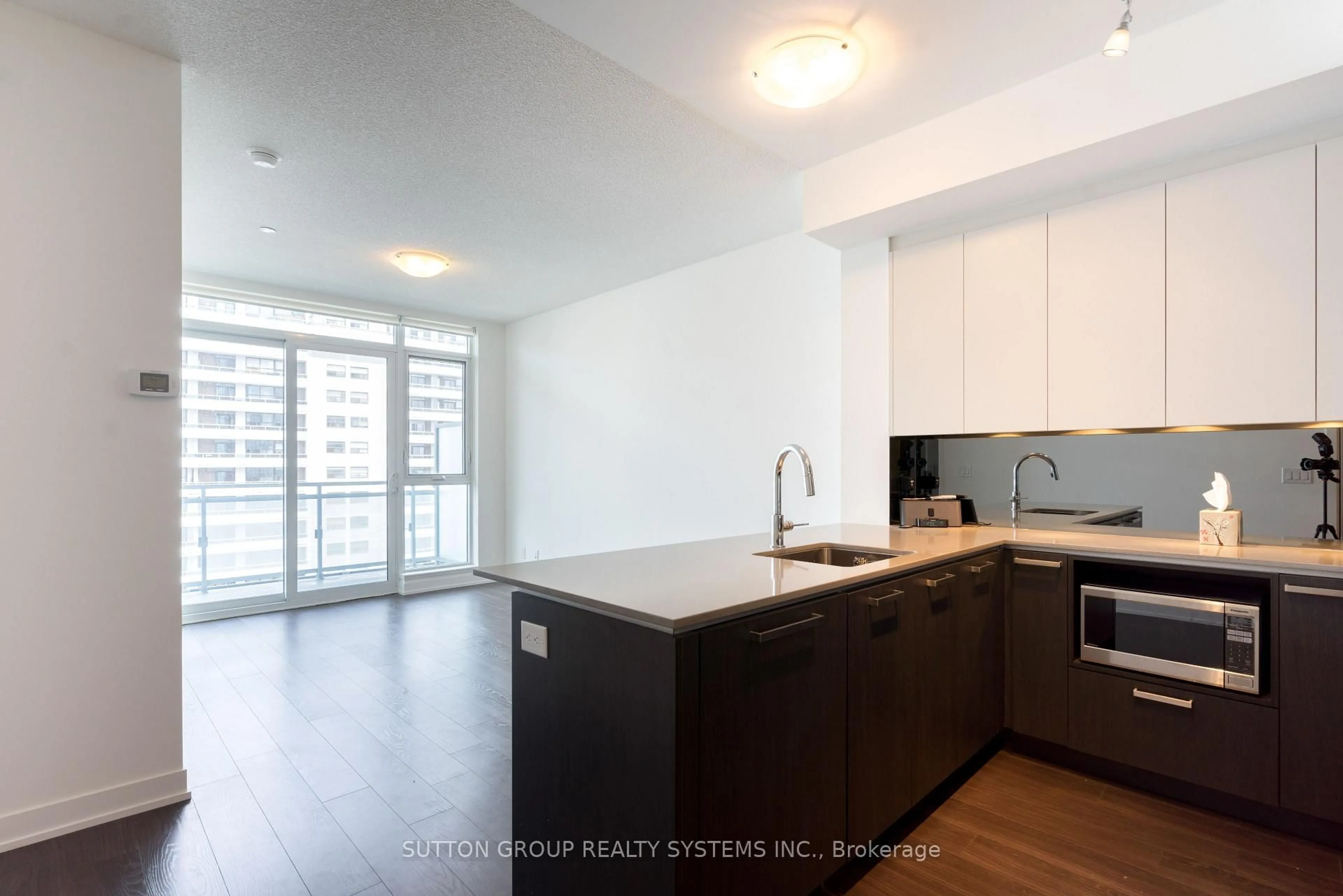 Standard kitchen, unknown for 1830 Bloor St #1017, Toronto Ontario M6P 3K6