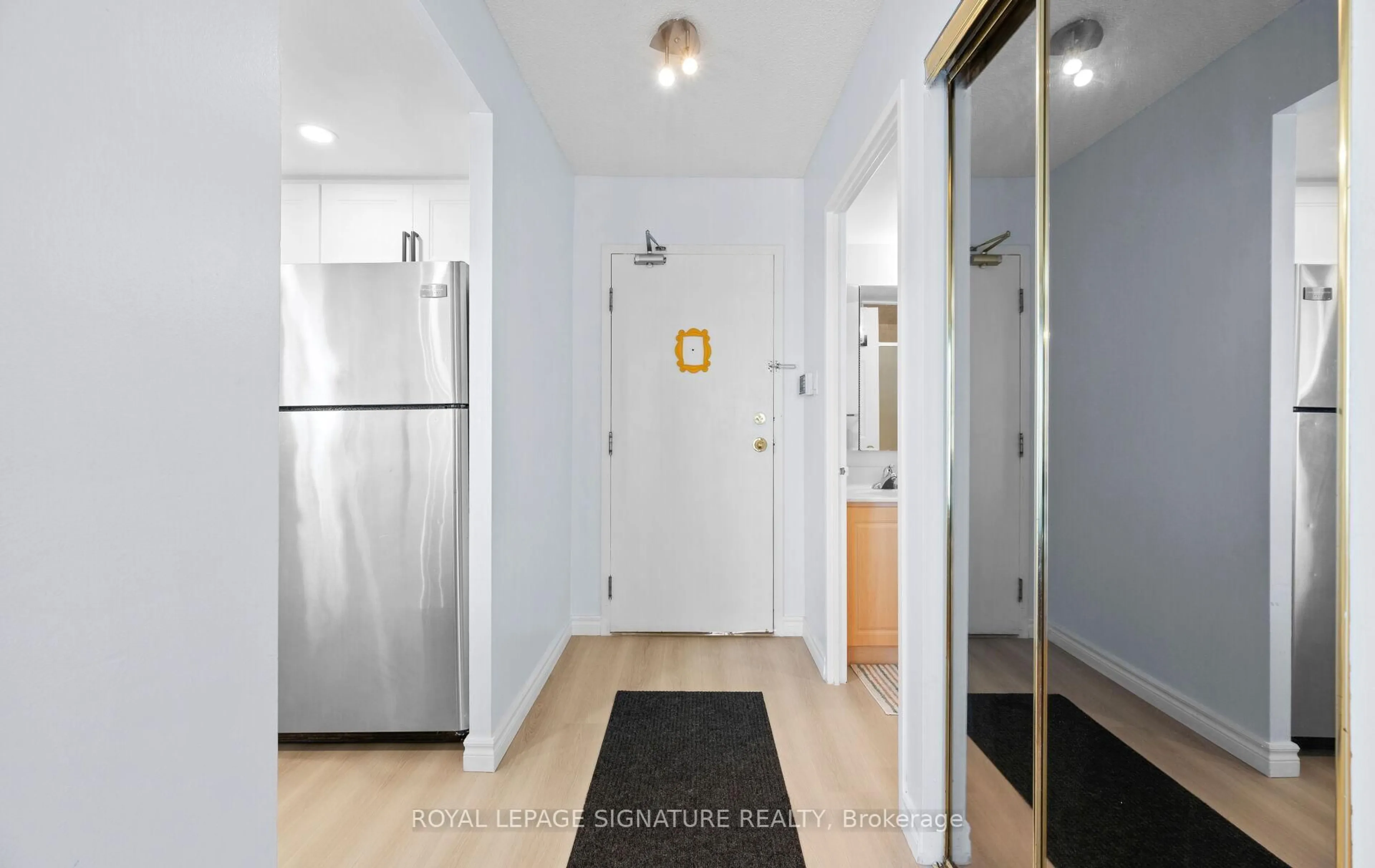 Indoor entryway for 285 Enfield Pl #1203, Mississauga Ontario L5B 3Y6