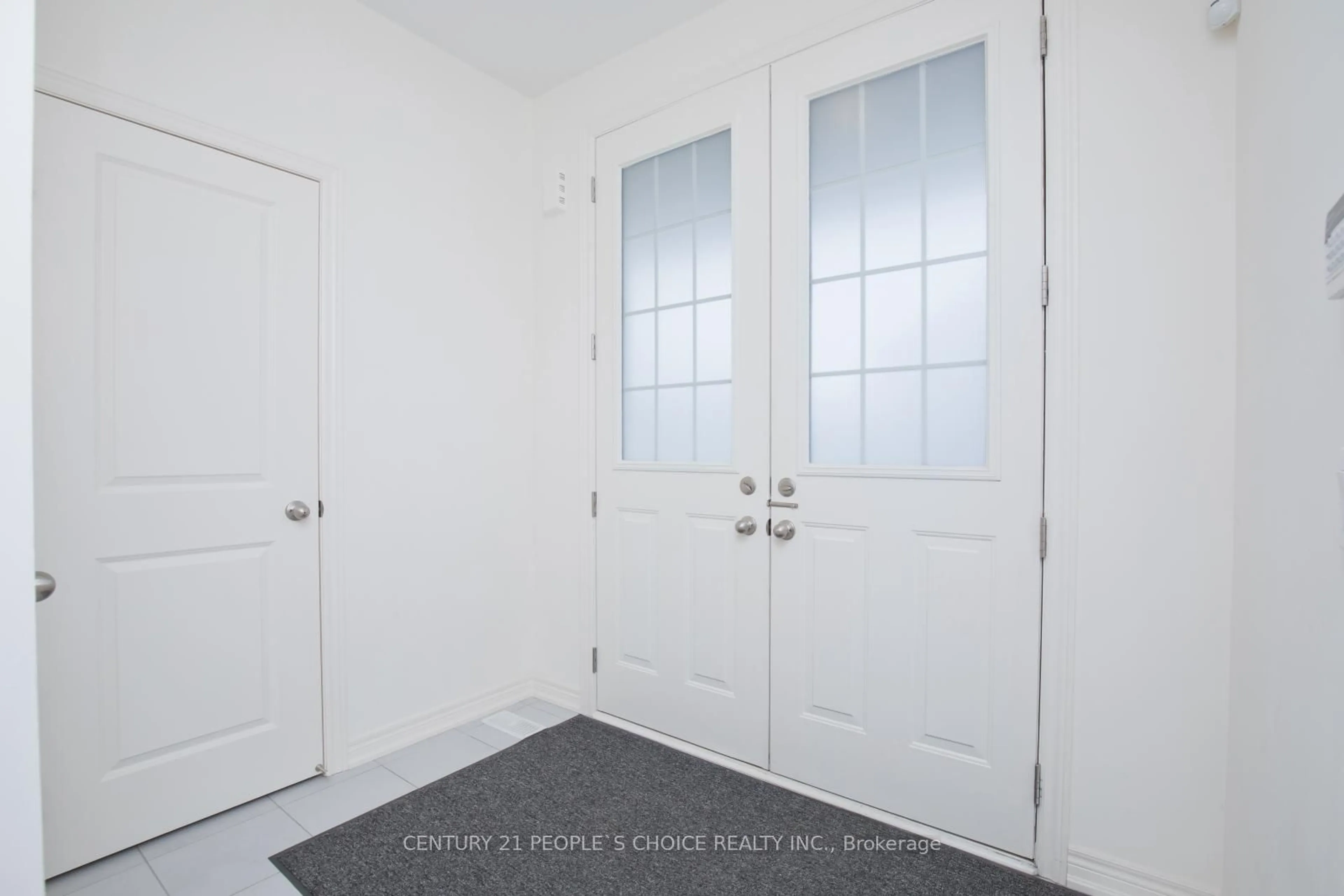 Indoor entryway for 4 Elverton Cres, Brampton Ontario L7A 4Z4