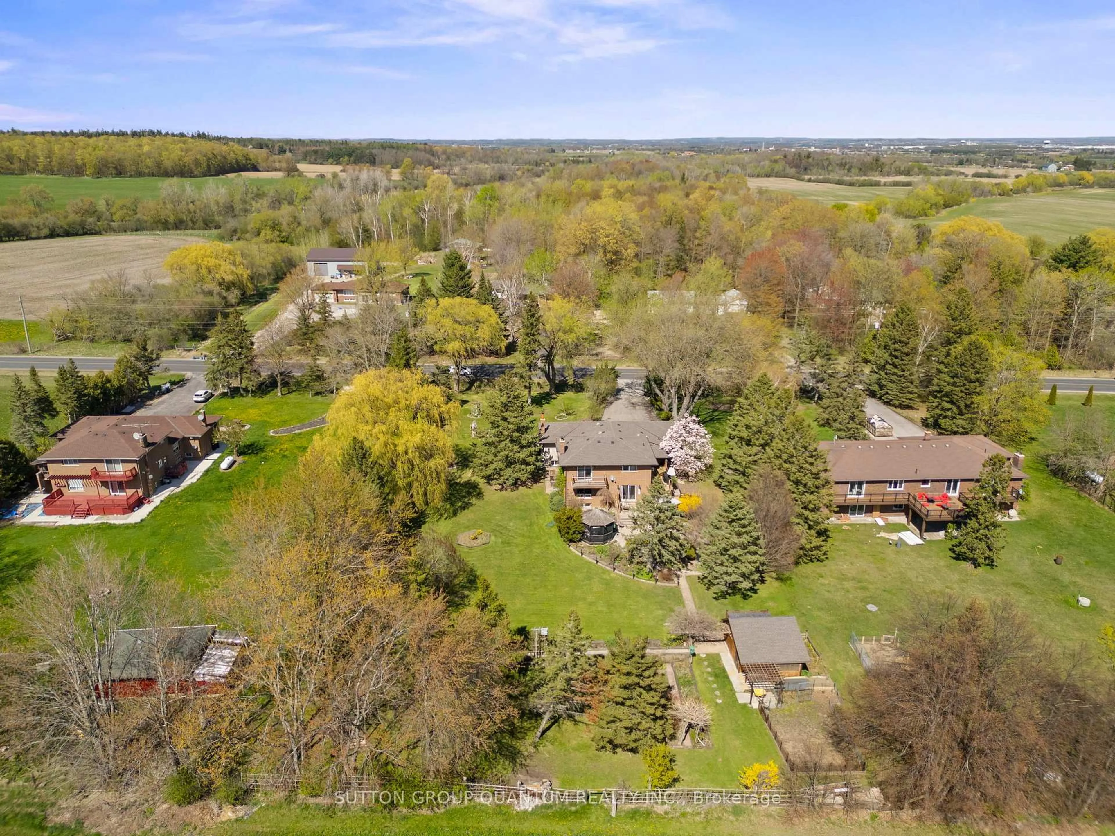 A pic from outside/outdoor area/front of a property/back of a property/a pic from drone, unknown for 14432 Innis Lake Rd, Caledon Ontario L7C 2Y7
