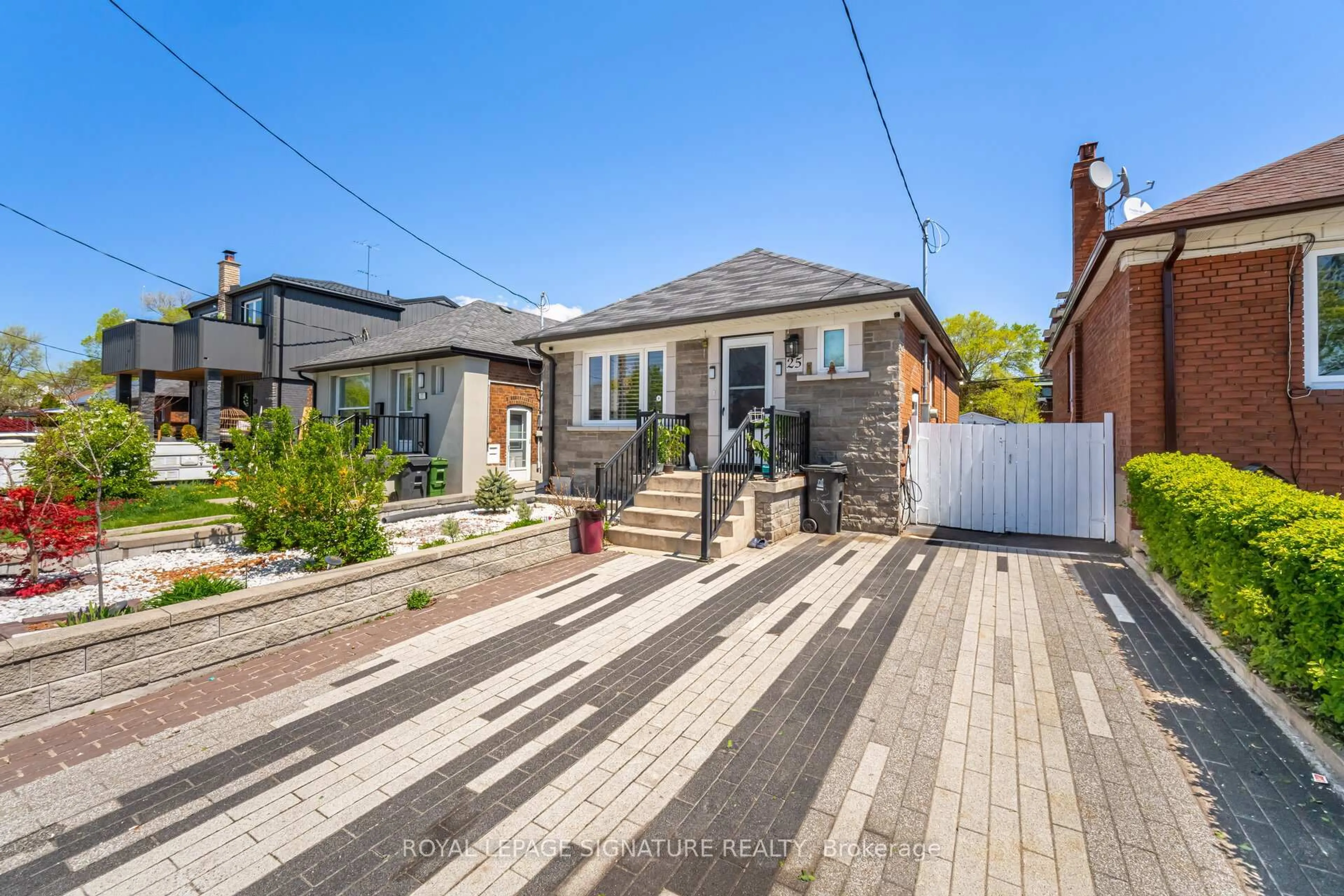 Unknown for 25 Handel St, Toronto Ontario M6N 4G2