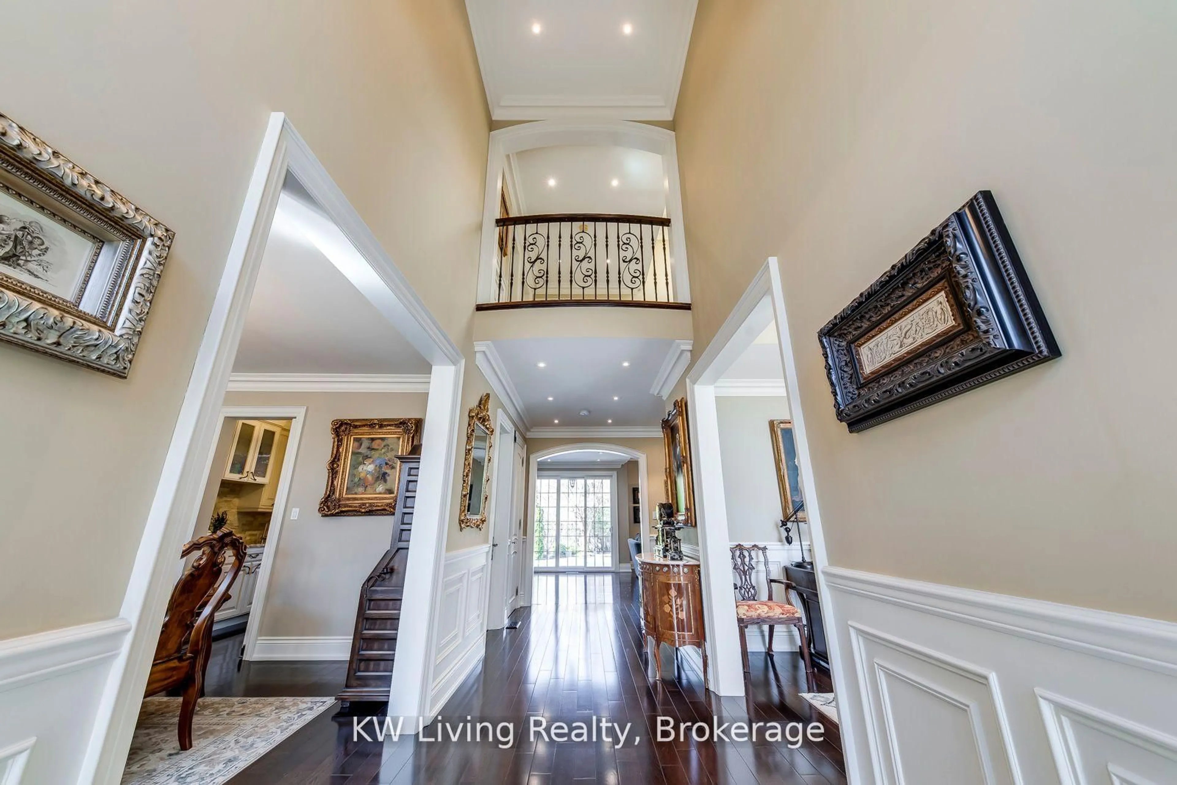 Indoor entryway for 70 Hartfield Rd, Toronto Ontario M9A 3E2