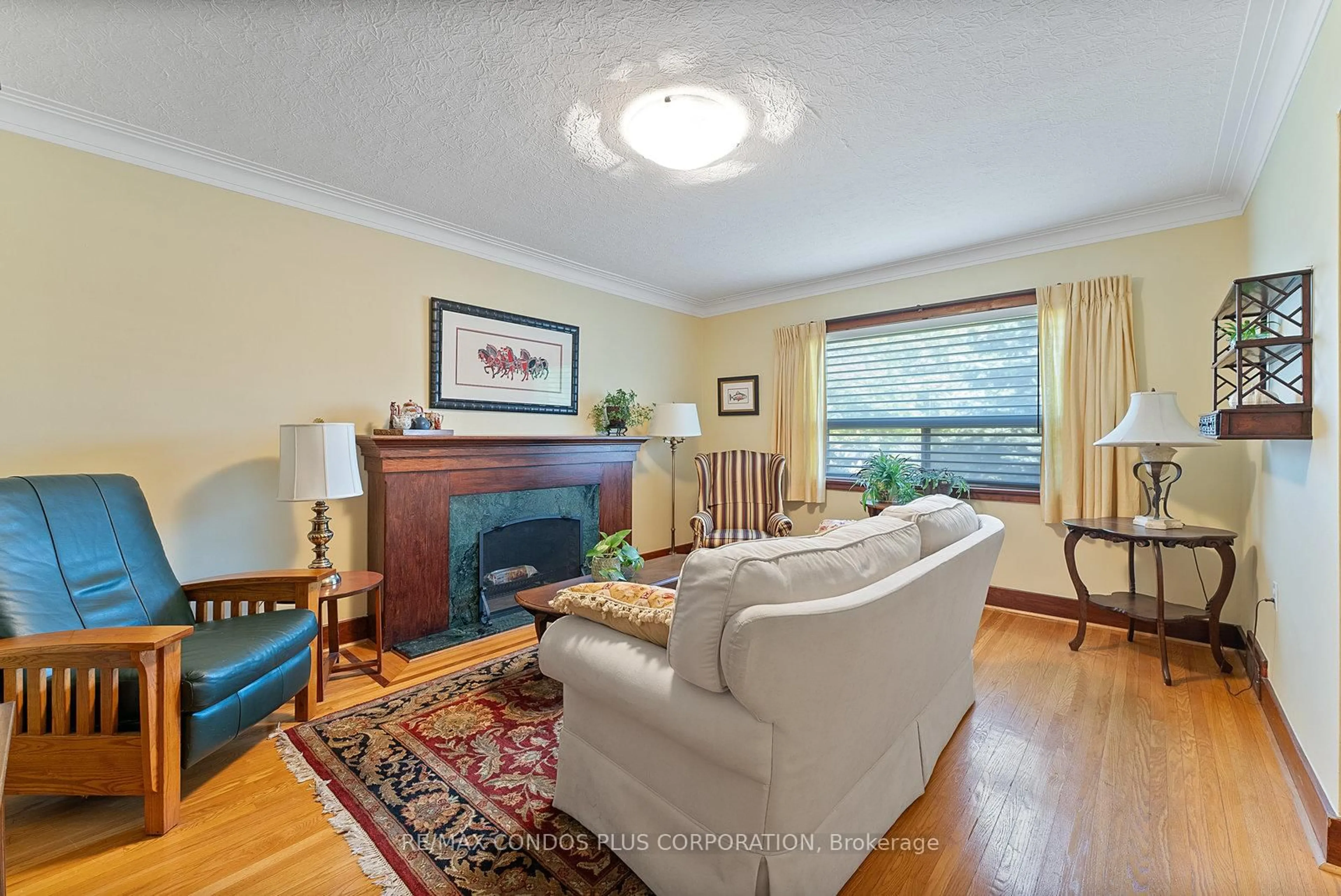 Living room with furniture, unknown for 219 King St, Toronto Ontario M9N 1L8