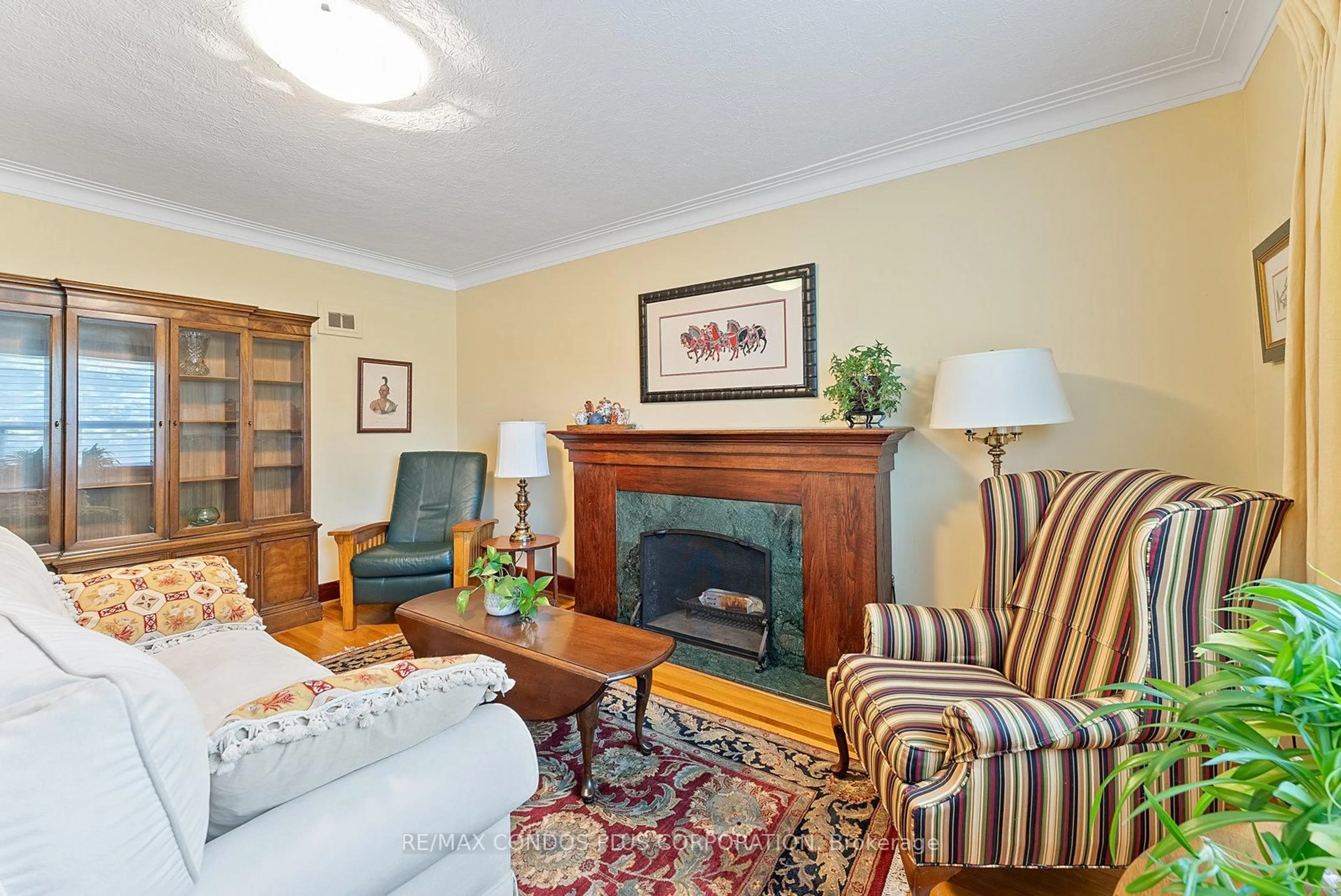 Living room with furniture, unknown for 219 King St, Toronto Ontario M9N 1L8
