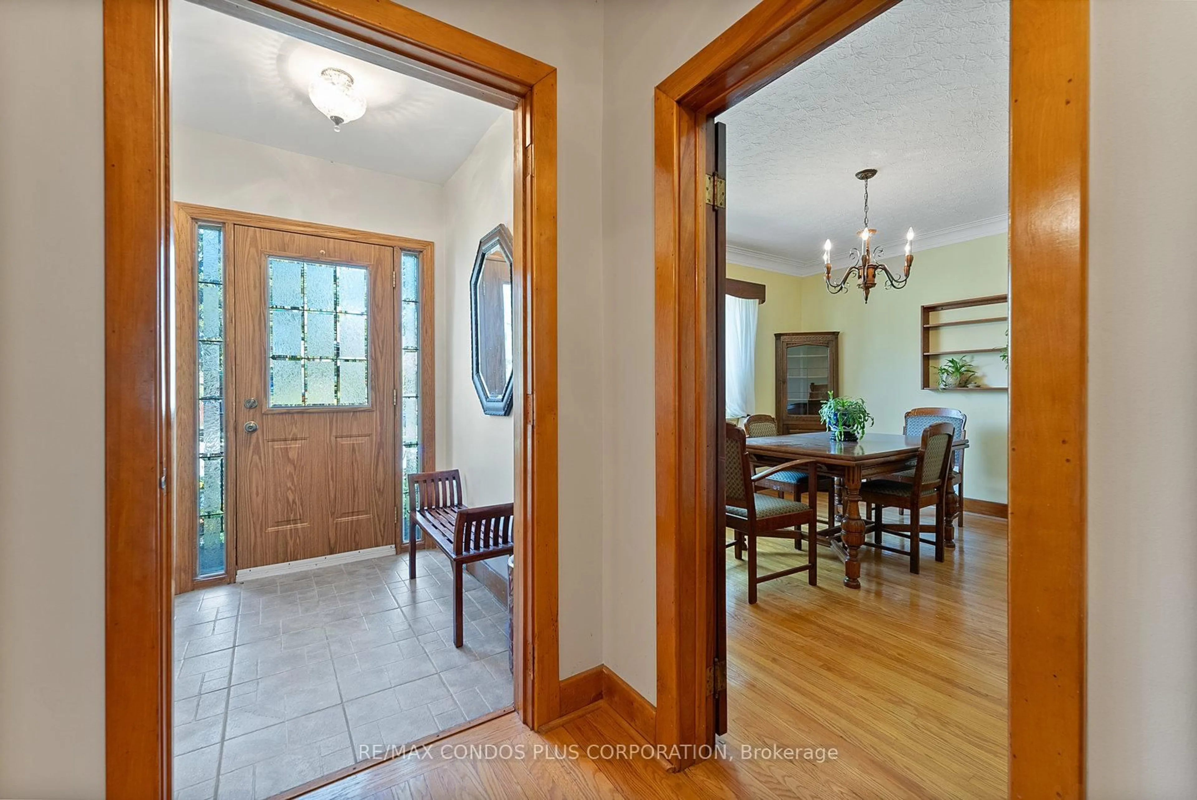 Indoor entryway for 219 King St, Toronto Ontario M9N 1L8