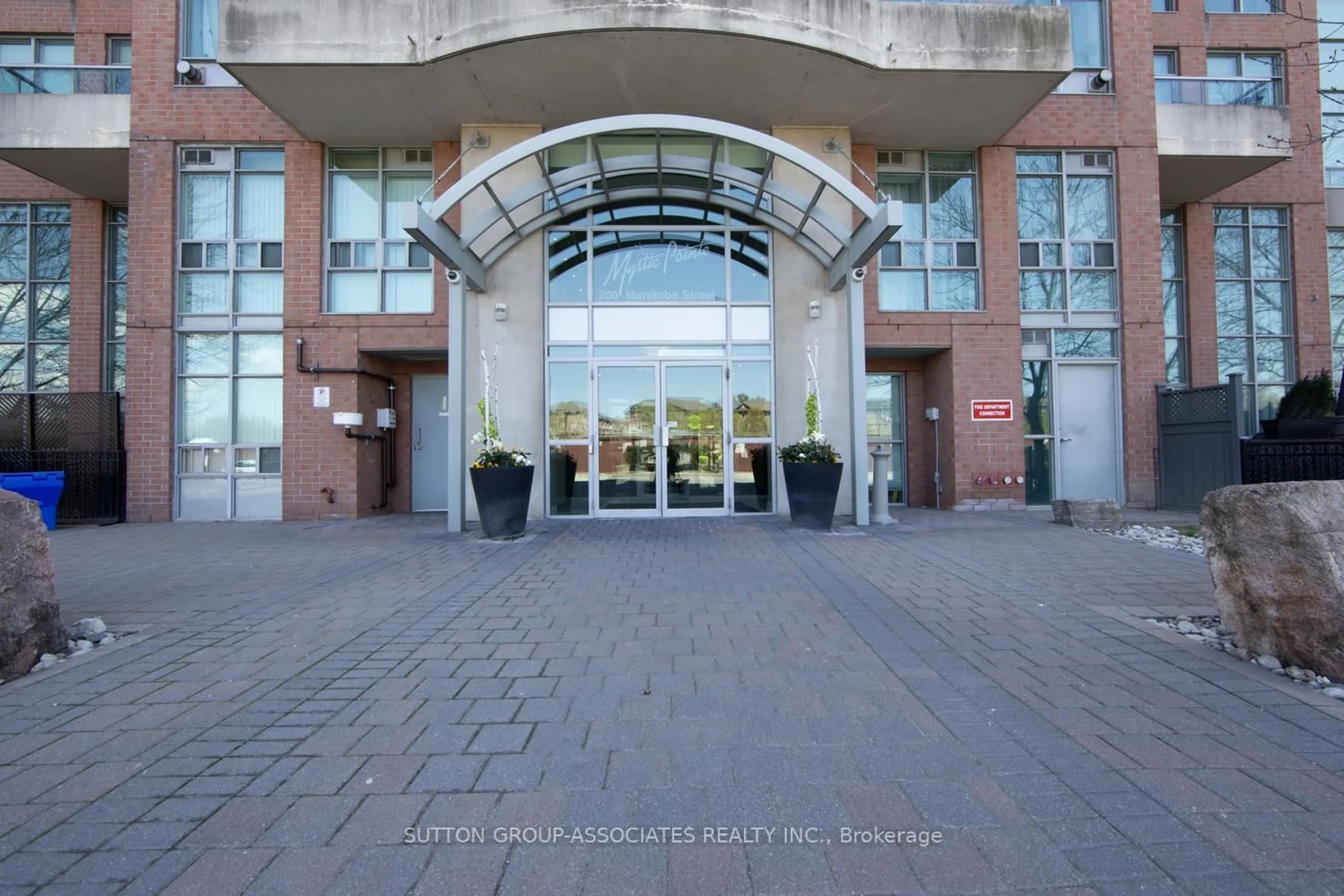 Indoor foyer for 200 Manitoba St #536, Toronto Ontario M8Y 3Y9