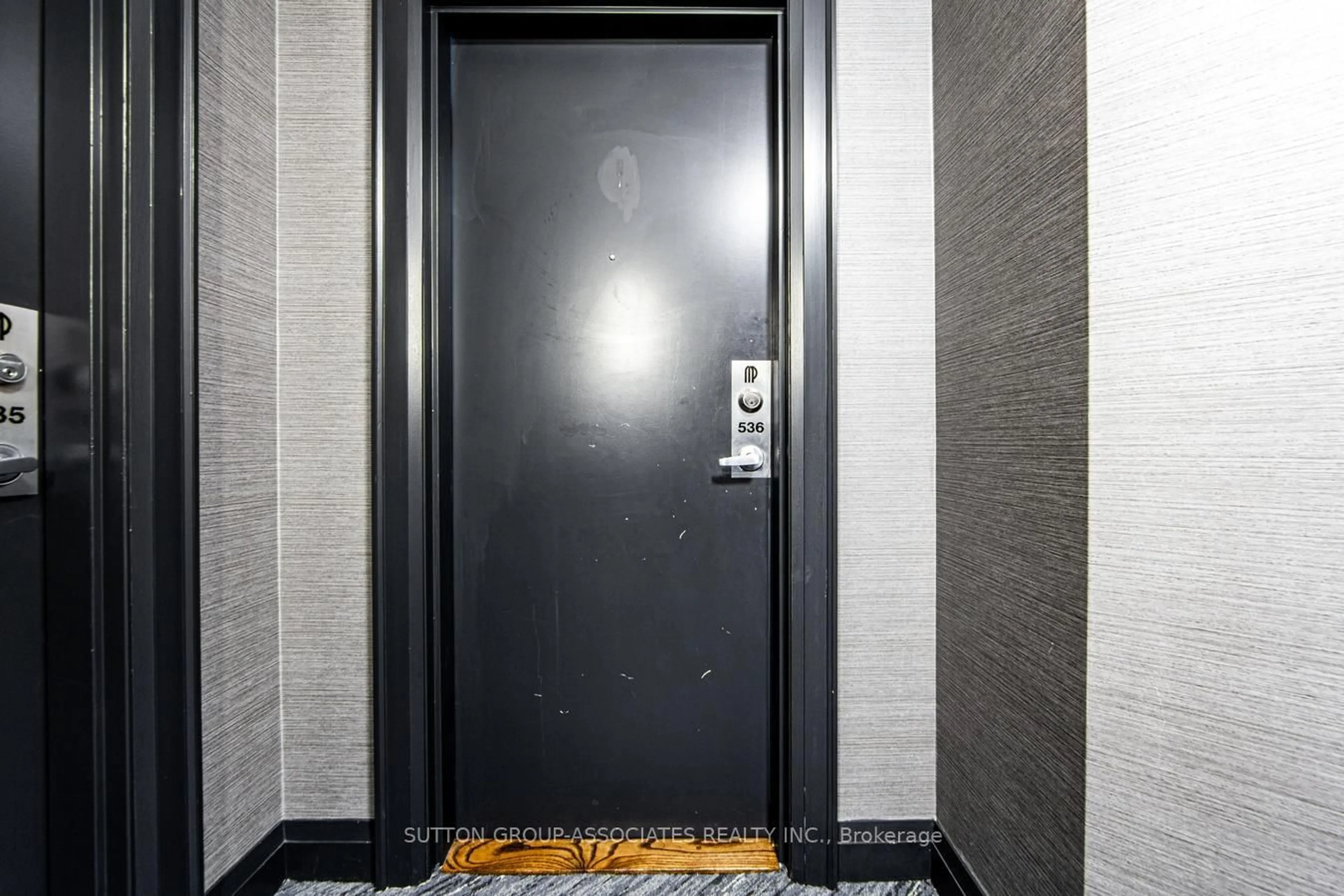 Indoor foyer for 200 Manitoba St #536, Toronto Ontario M8Y 3Y9