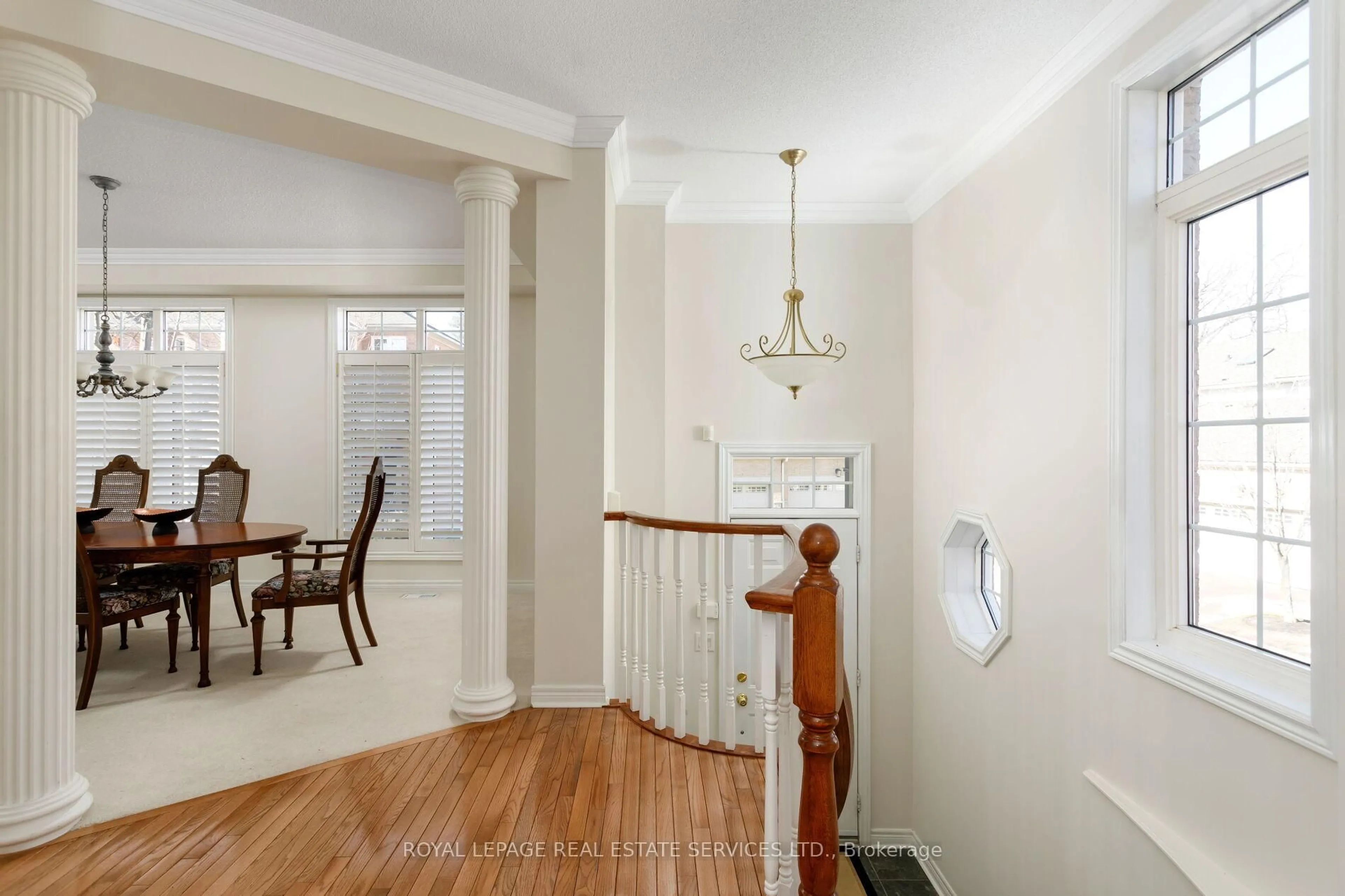 Indoor foyer for 1267 Dorval Dr #65, Oakville Ontario L6M 3Z5