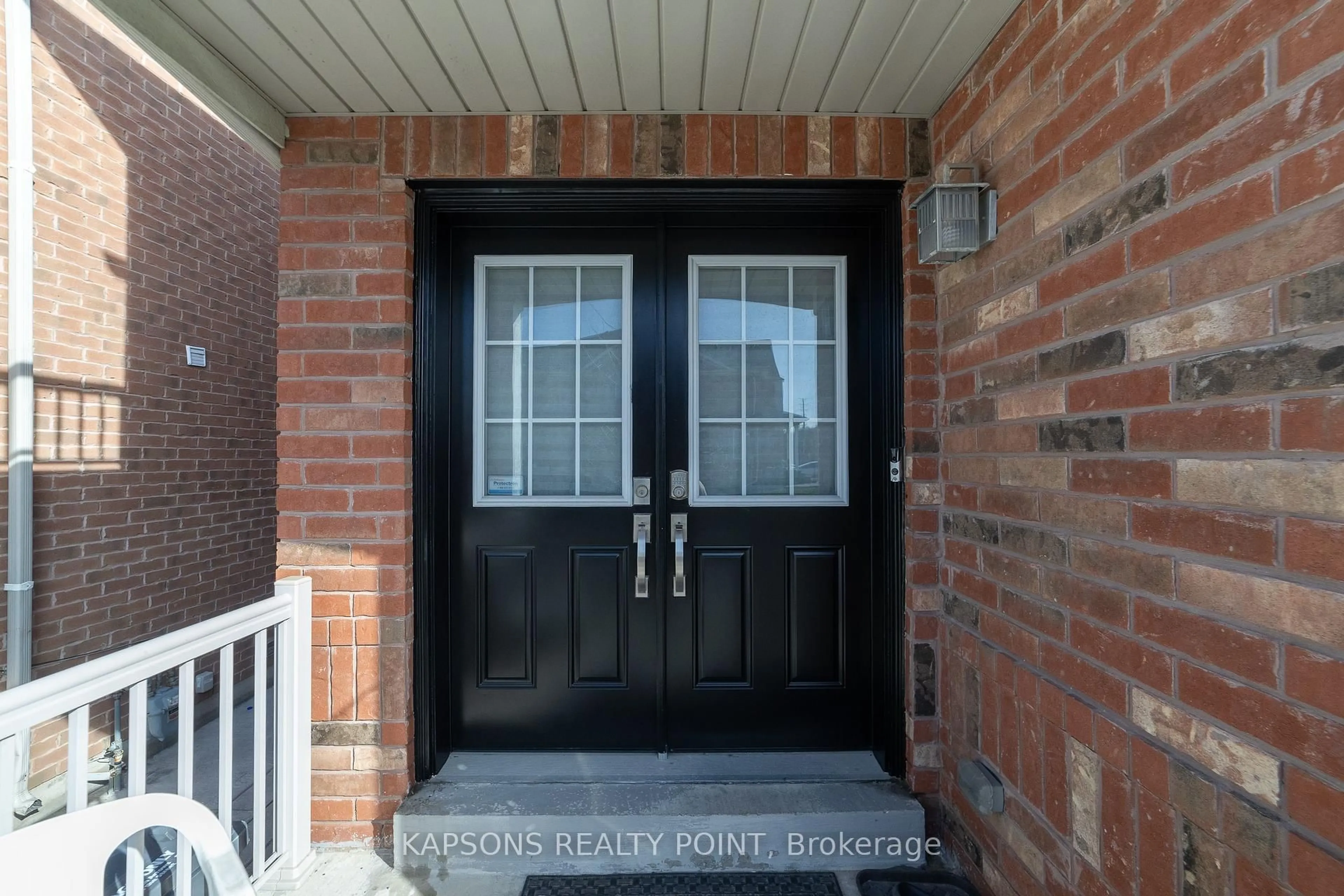 Indoor entryway for 78 Gulfbrook Circ, Brampton Ontario L6Z 0B6
