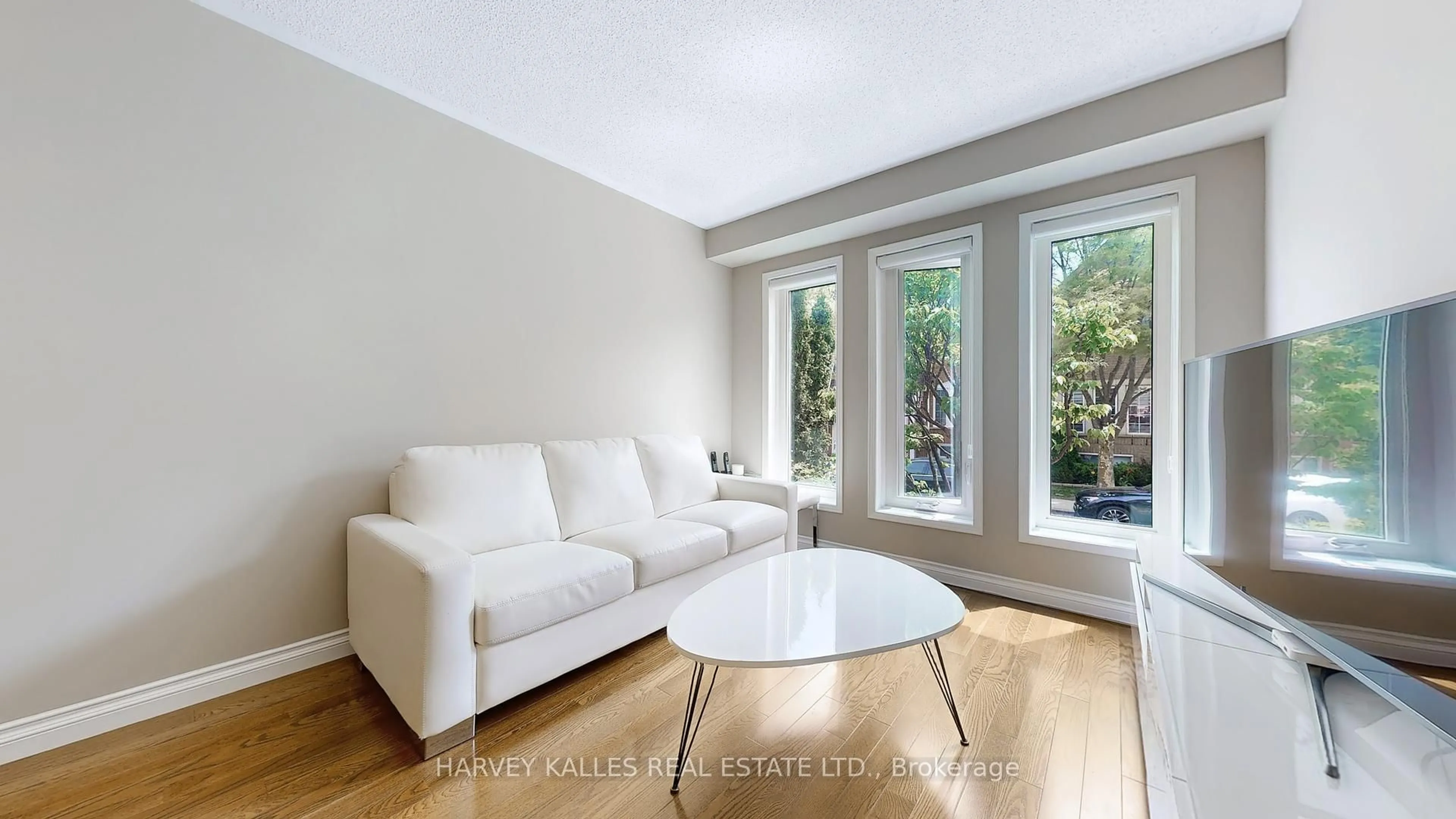 Living room with furniture, wood/laminate floor for 136 Tarragona Blvd, Toronto Ontario M6N 5C5