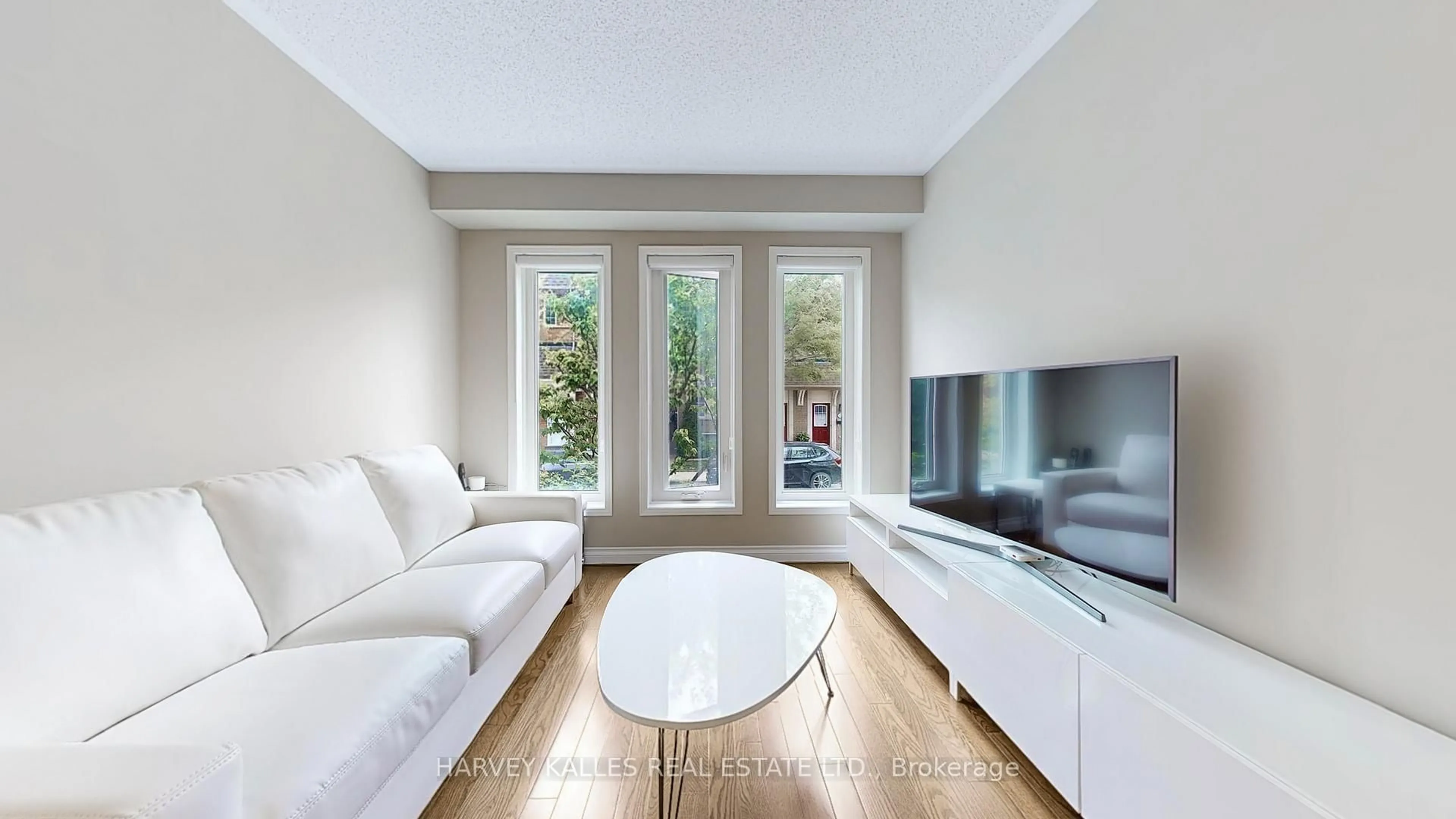 Living room with furniture, unknown for 136 Tarragona Blvd, Toronto Ontario M6N 5C5