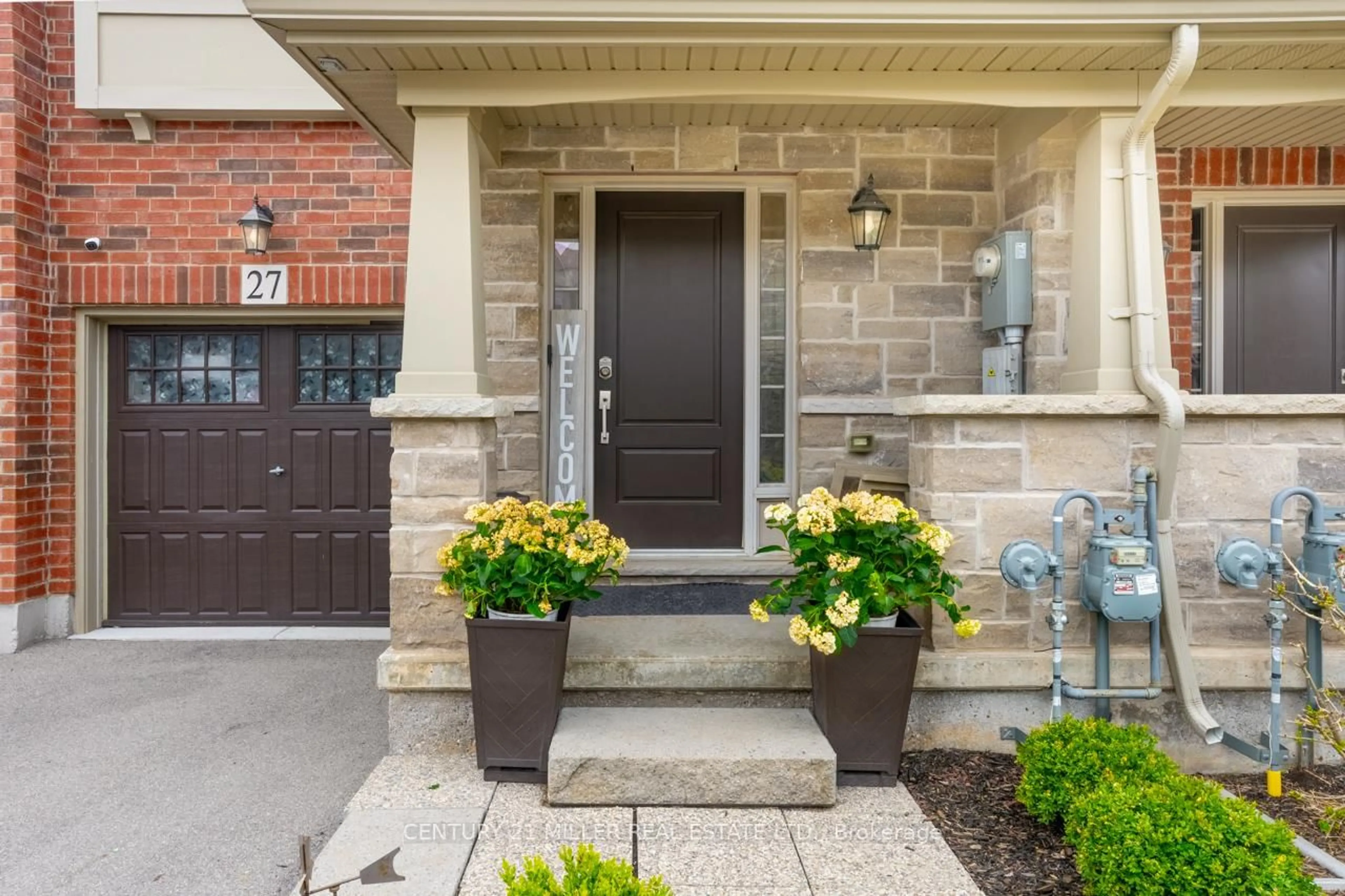 Indoor entryway for 27 Heaven Cres, Milton Ontario L9E 1C1