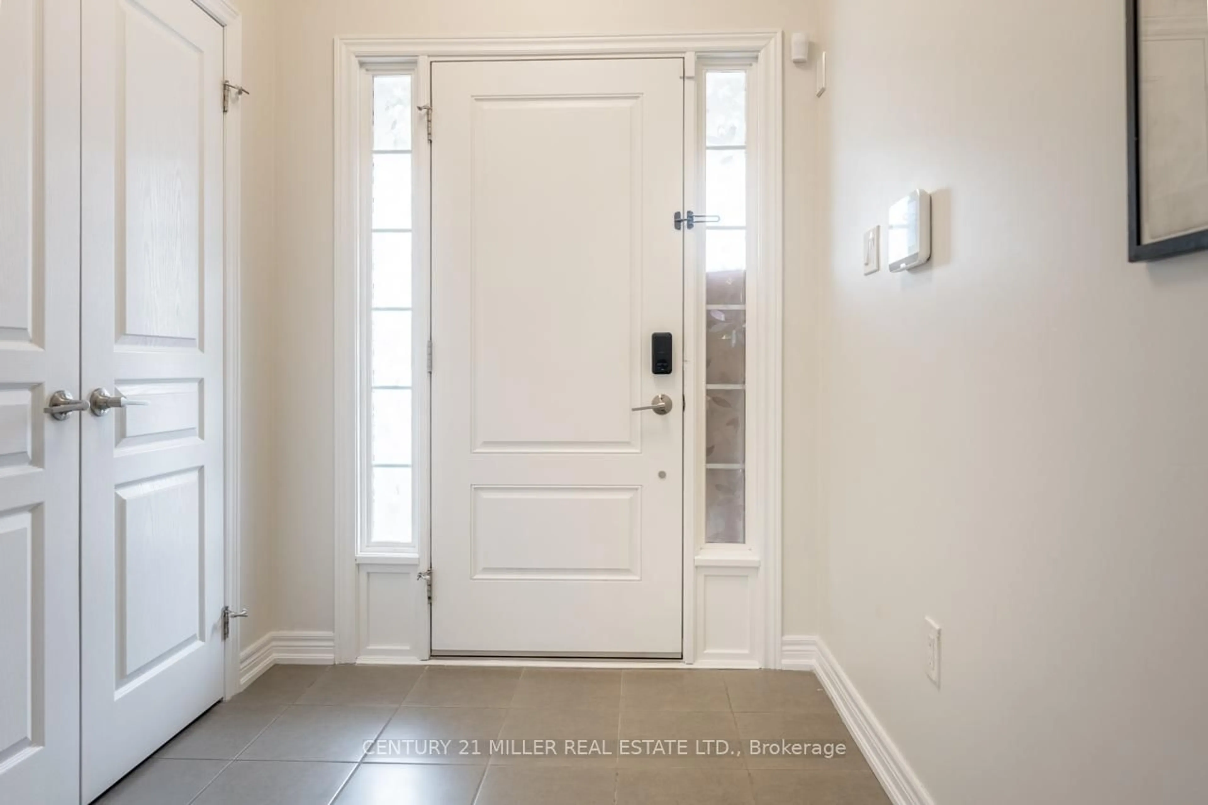 Indoor entryway for 27 Heaven Cres, Milton Ontario L9E 1C1