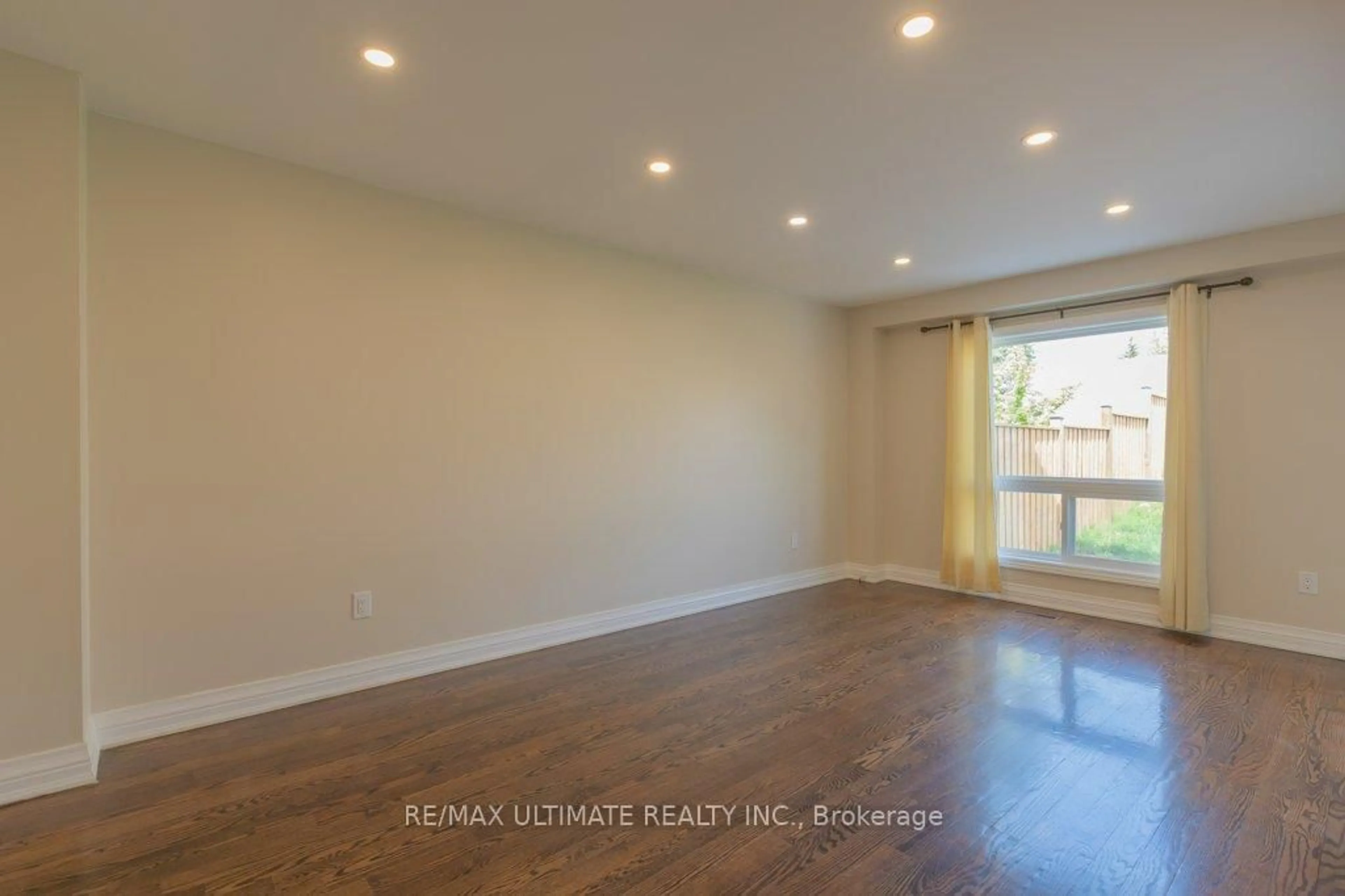 A pic of a room for 717 Carrying Pl, Mississauga Ontario L5C 3W6