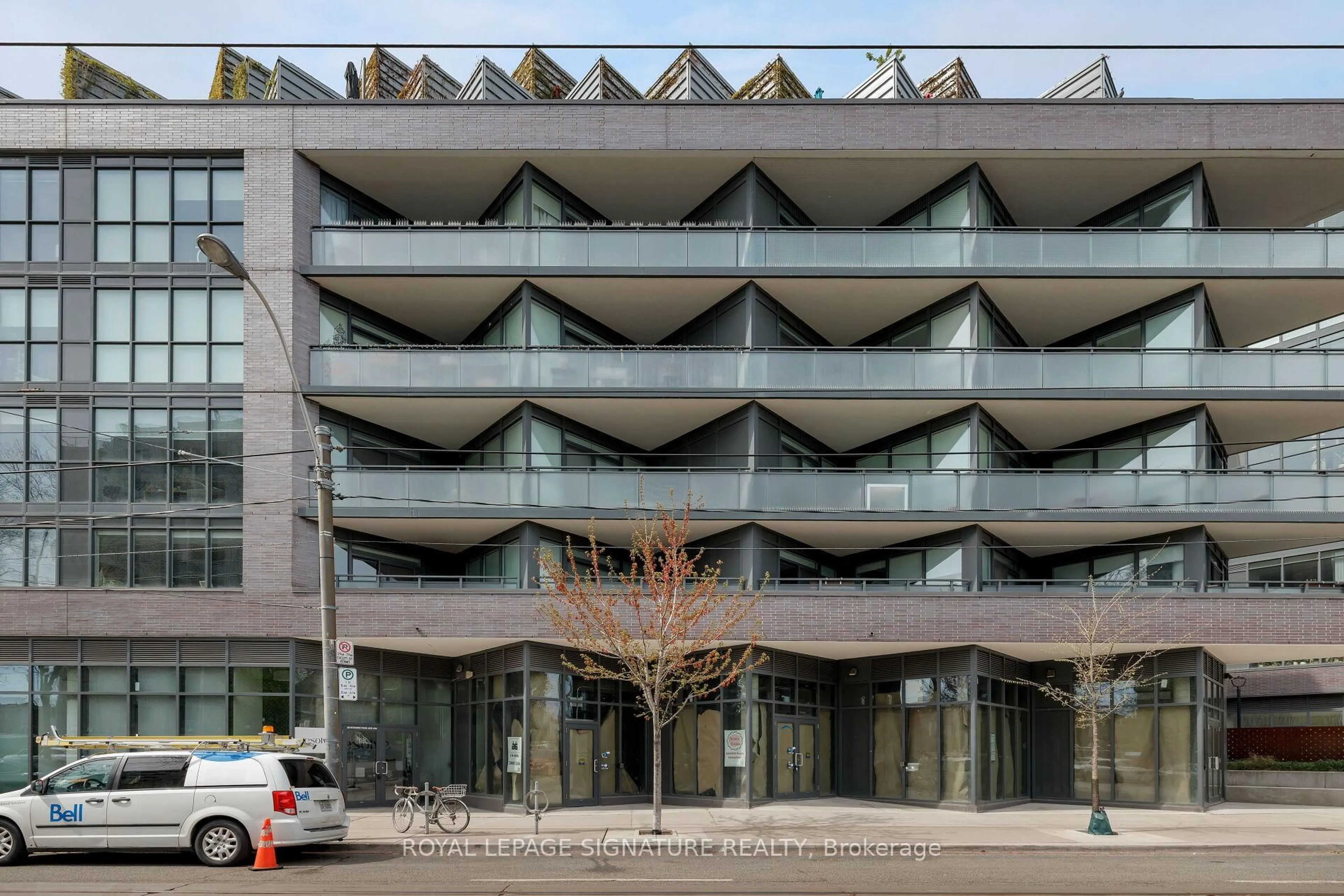 Indoor foyer for 38 Howard Park Ave #520, Toronto Ontario M6R 0A7