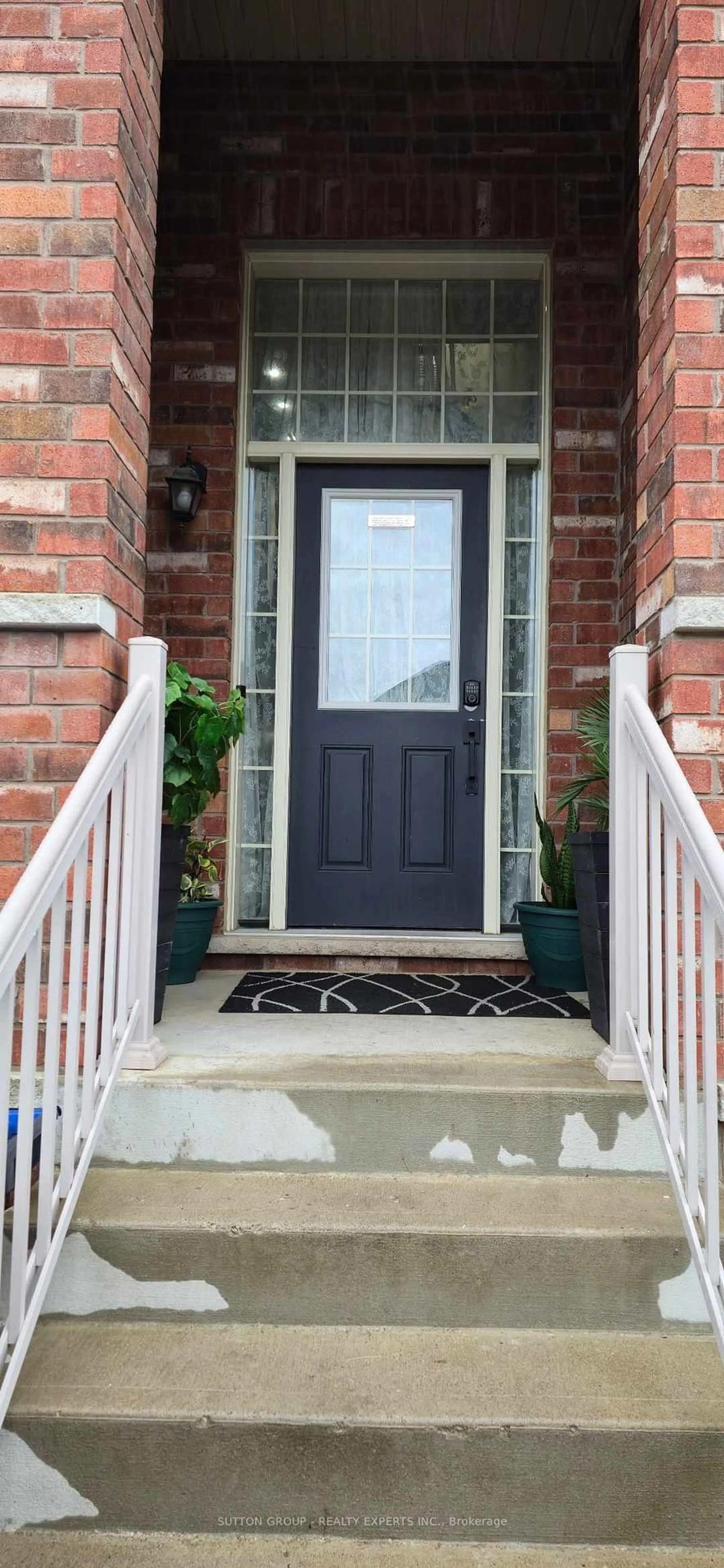 Indoor entryway for 142 Inspire Blvd, Brampton Ontario L6R 3X7