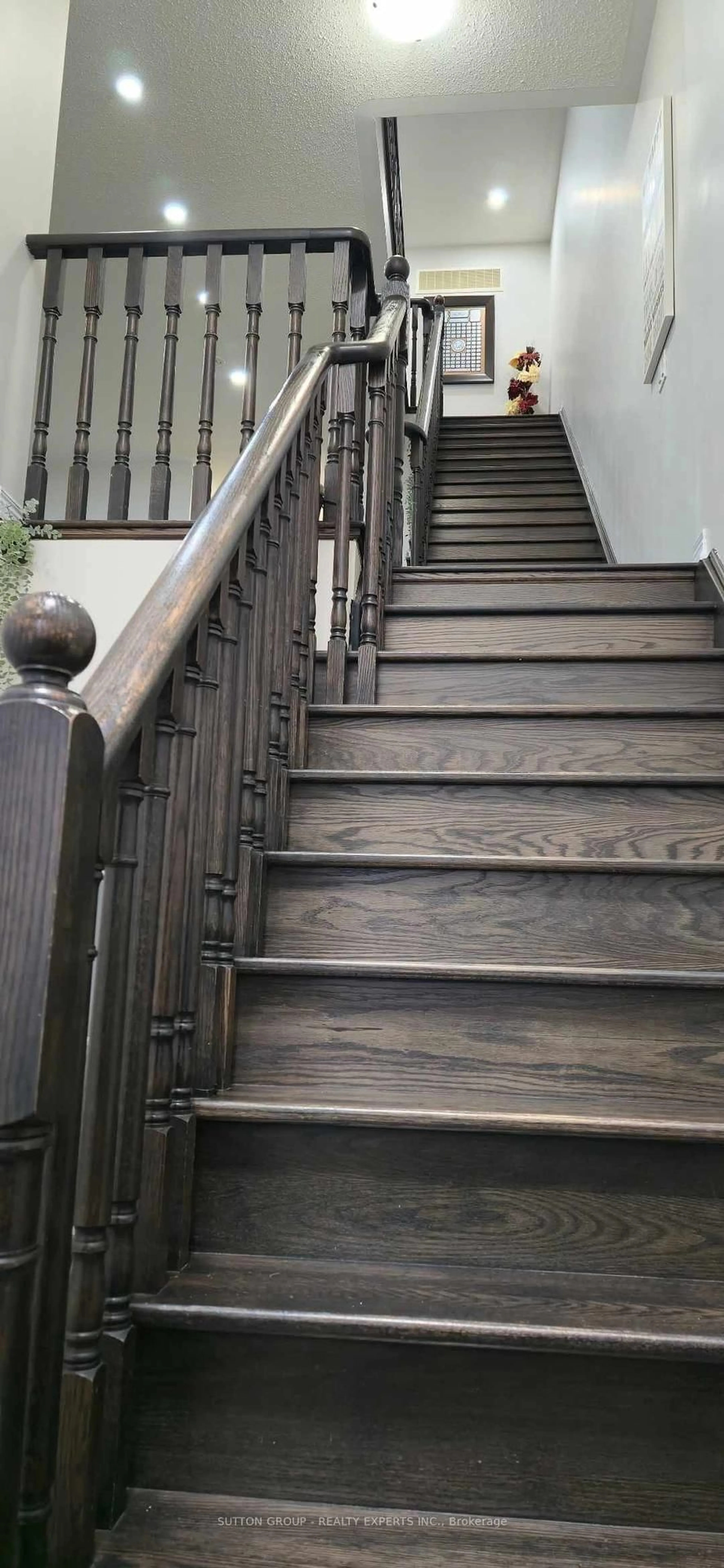 Stairs for 142 Inspire Blvd, Brampton Ontario L6R 3X7