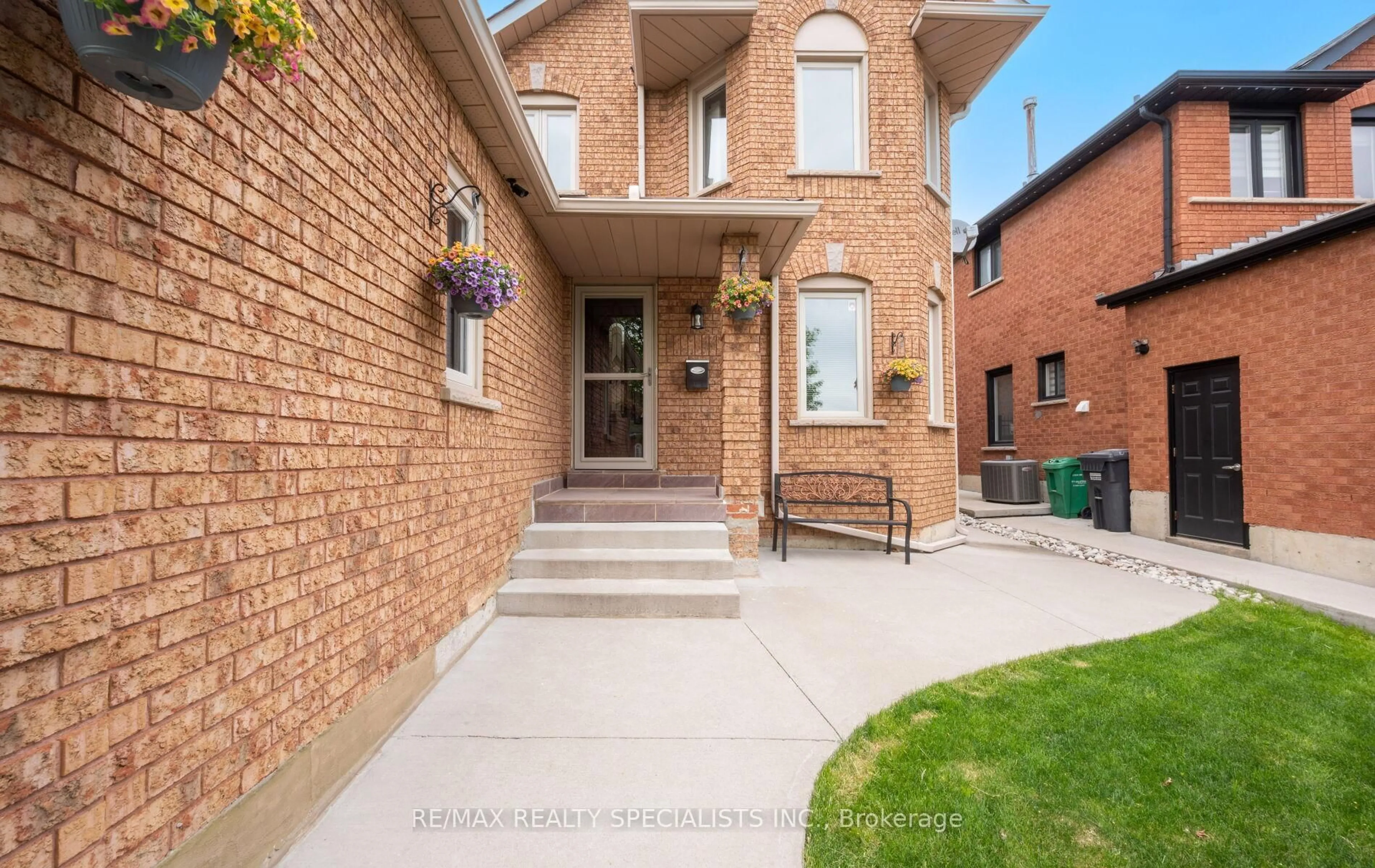 Home with brick exterior material, street for 8 Royal Valley Dr, Caledon Ontario L7C 1B4
