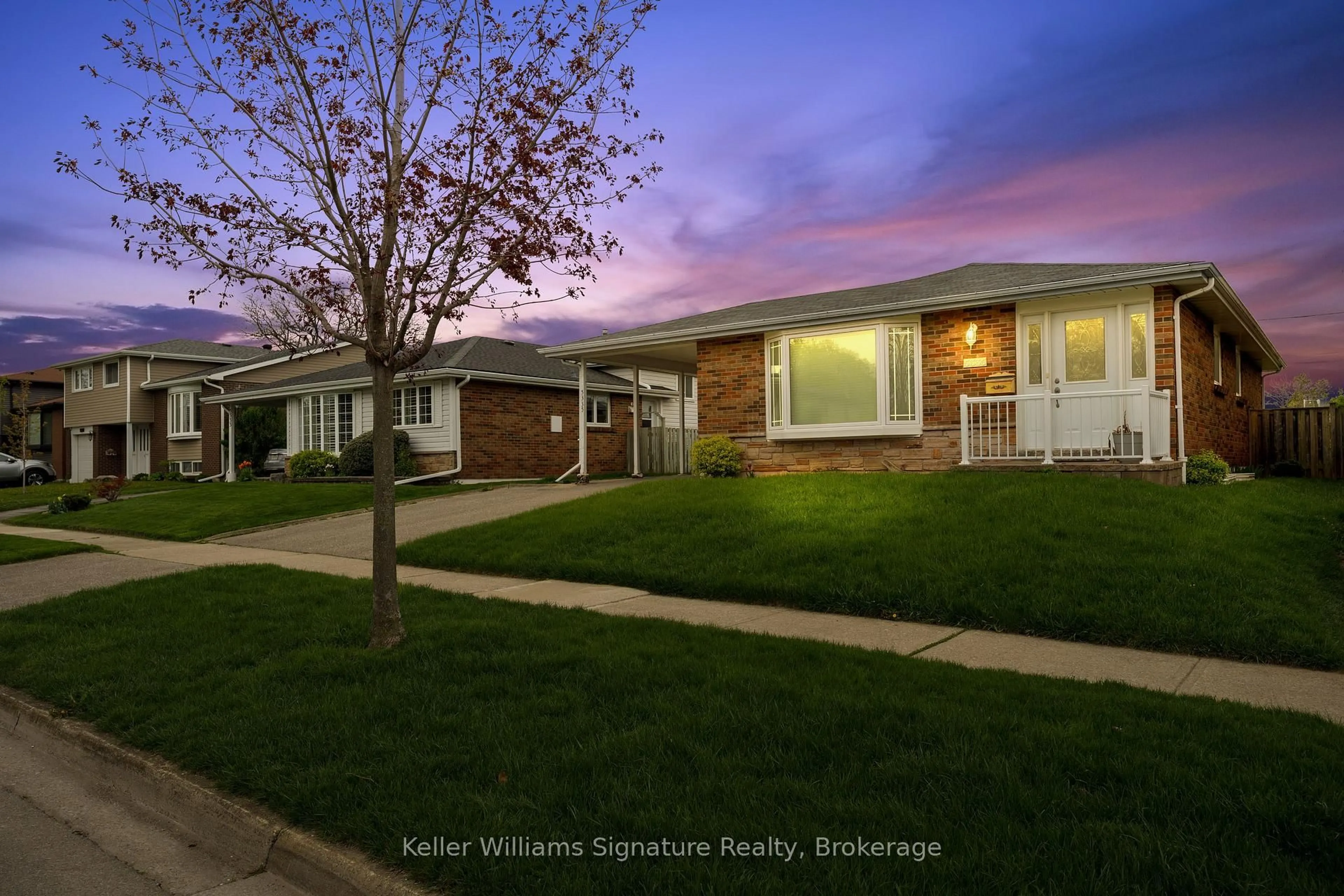 Home with vinyl exterior material, street for 5335 SALEM Rd, Burlington Ontario L7L 3X2