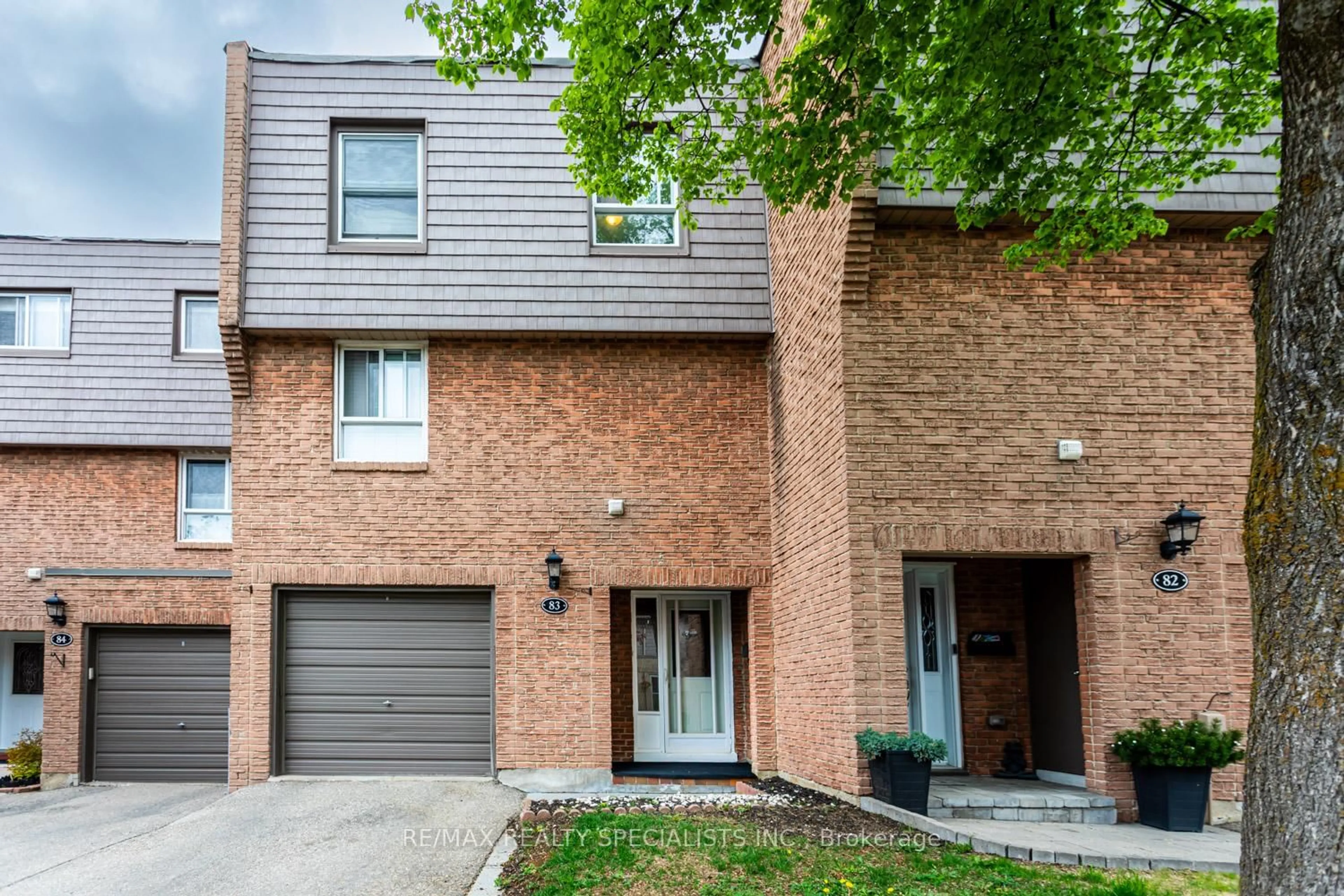 Home with brick exterior material, street for 405 Hyacinthe Blvd #83, Mississauga Ontario L5A 3N1