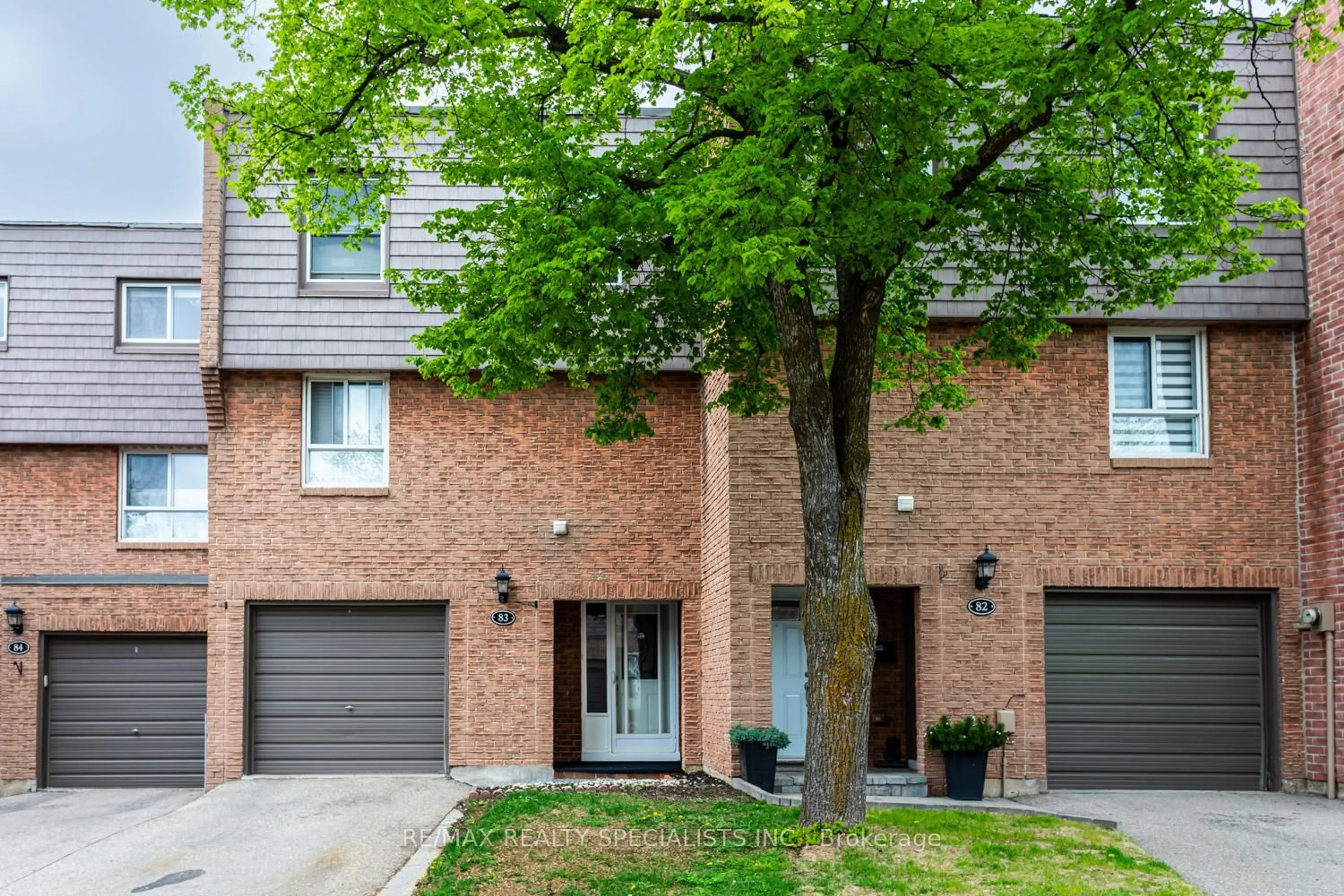 Home with brick exterior material, street for 405 Hyacinthe Blvd #83, Mississauga Ontario L5A 3N1
