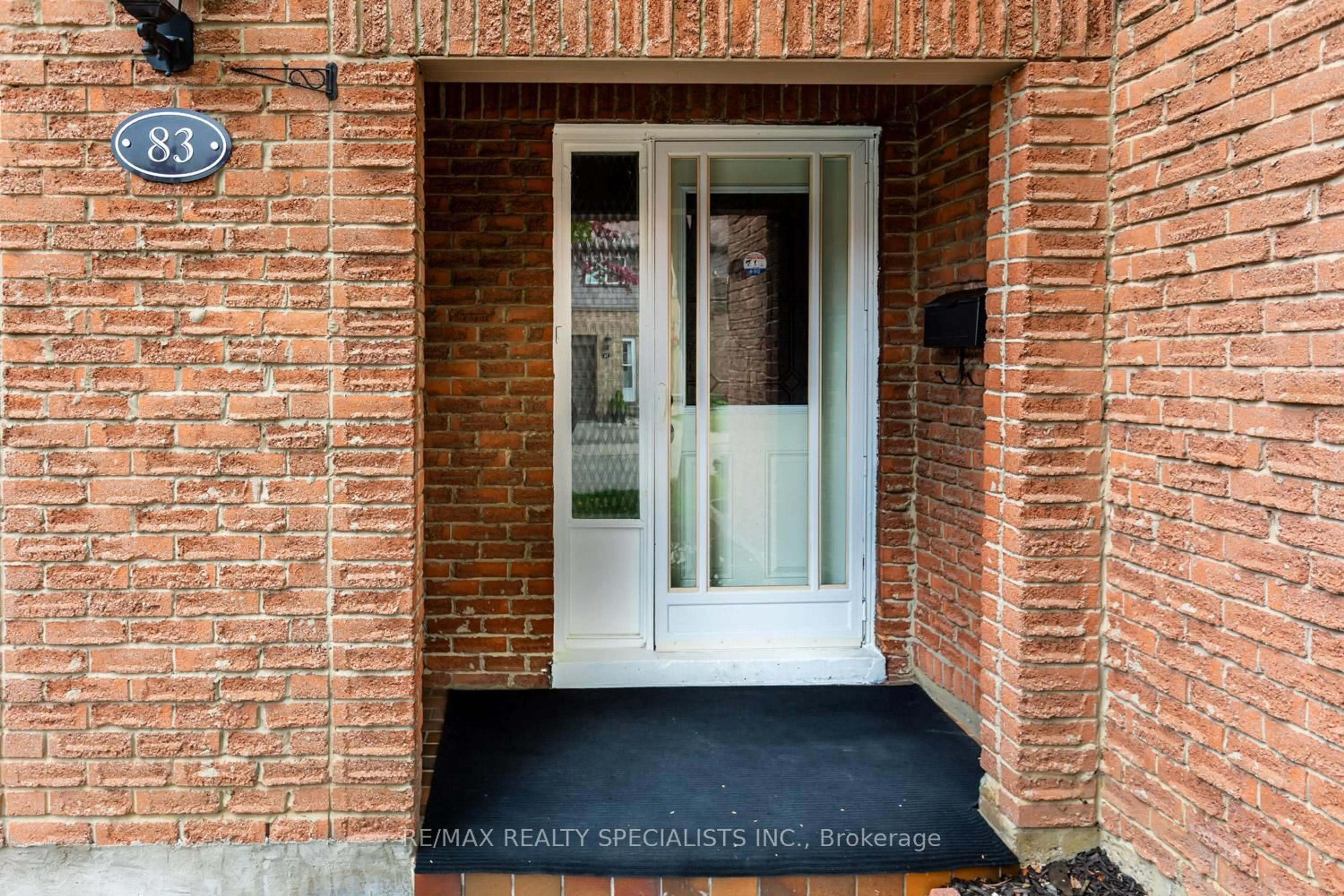 Indoor entryway for 405 Hyacinthe Blvd #83, Mississauga Ontario L5A 3N1