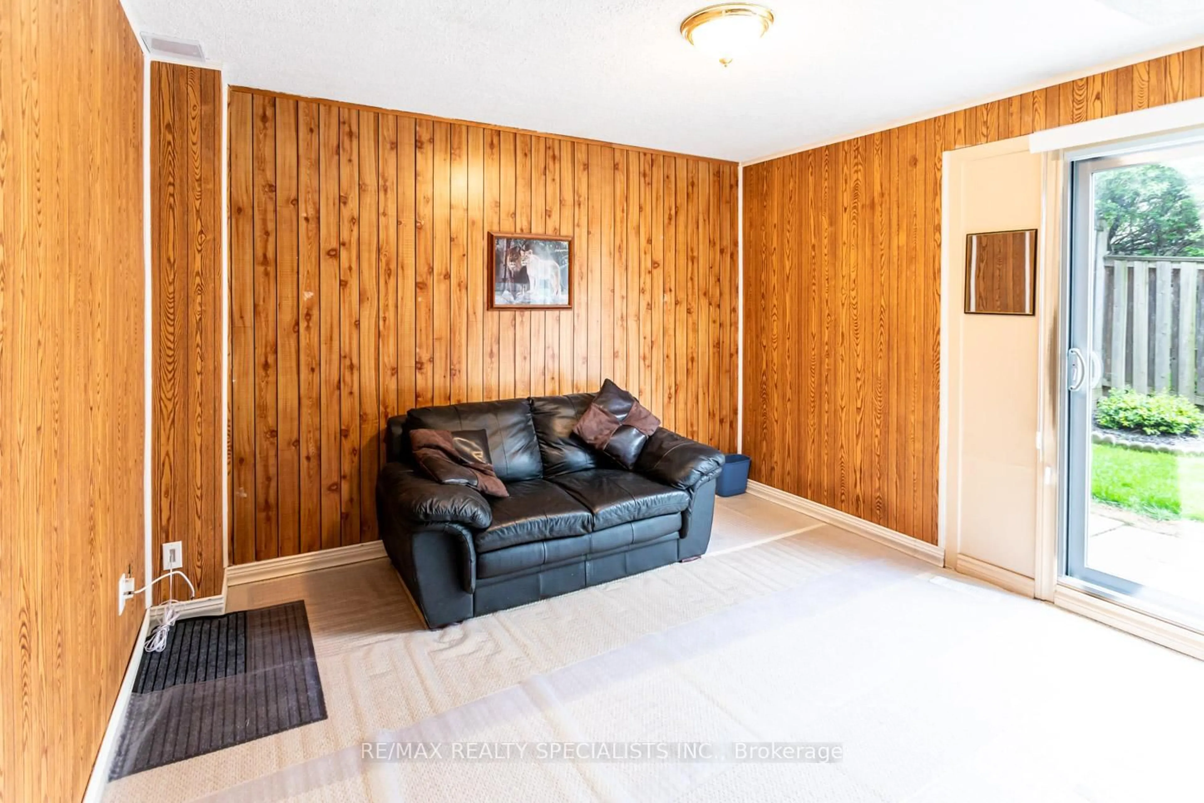Living room with furniture, wood/laminate floor for 405 Hyacinthe Blvd #83, Mississauga Ontario L5A 3N1